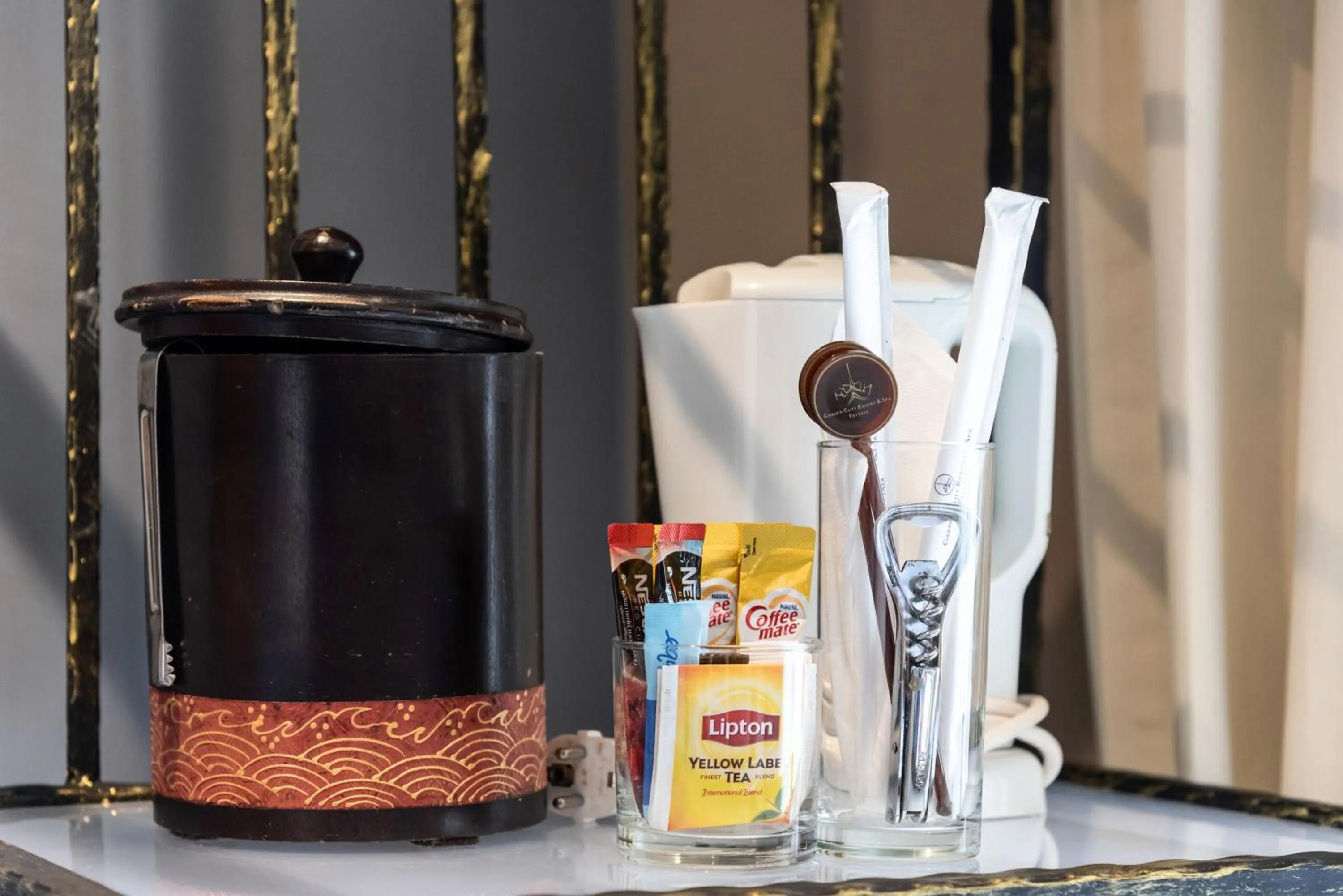 Coffee/tea facilities in Garden Cliff Resort And Spa