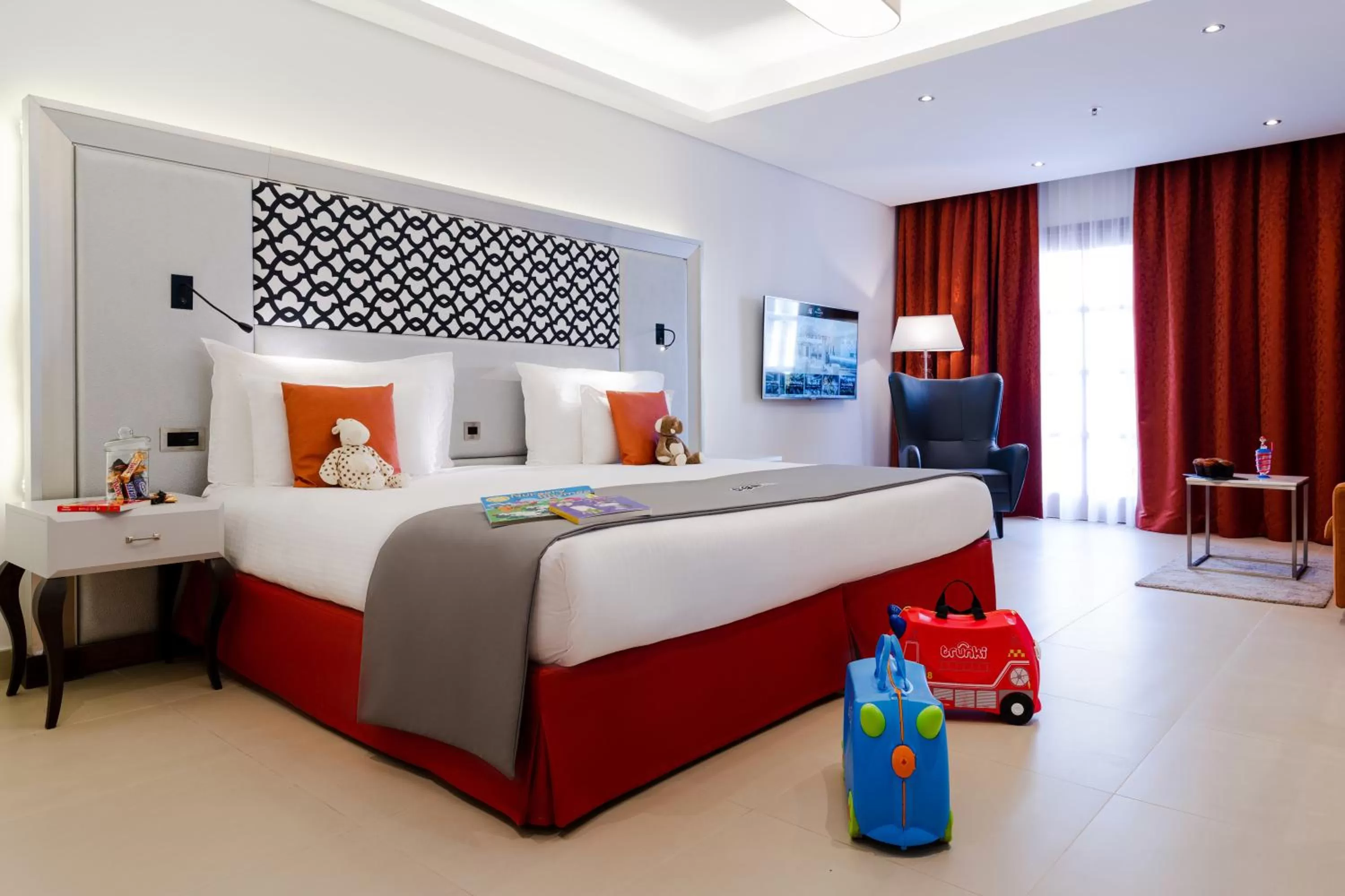 Photo of the whole room, Bed in AX The Palace