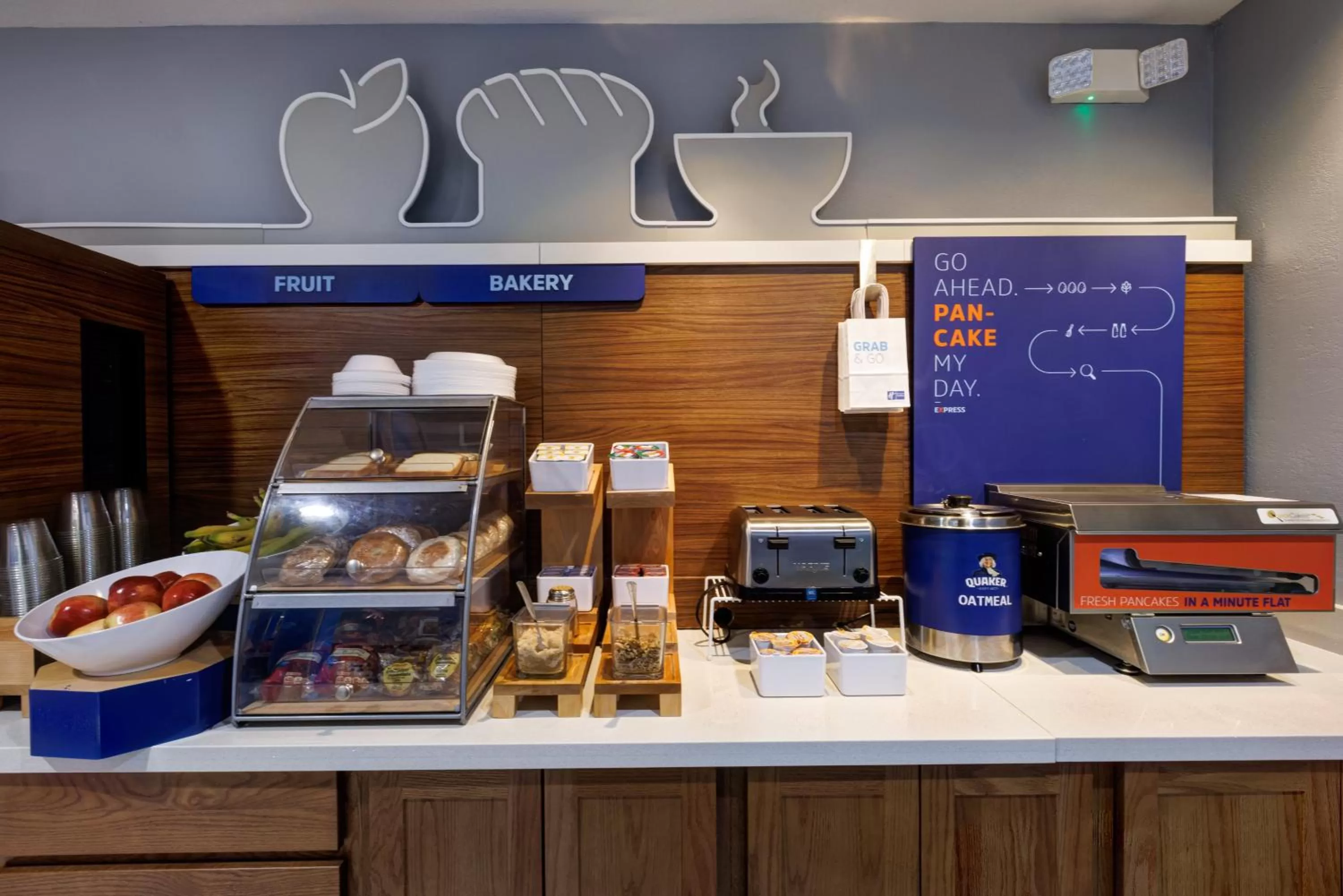 Breakfast in Holiday Inn Express & Suites Shelbyville Indianapolis by IHG