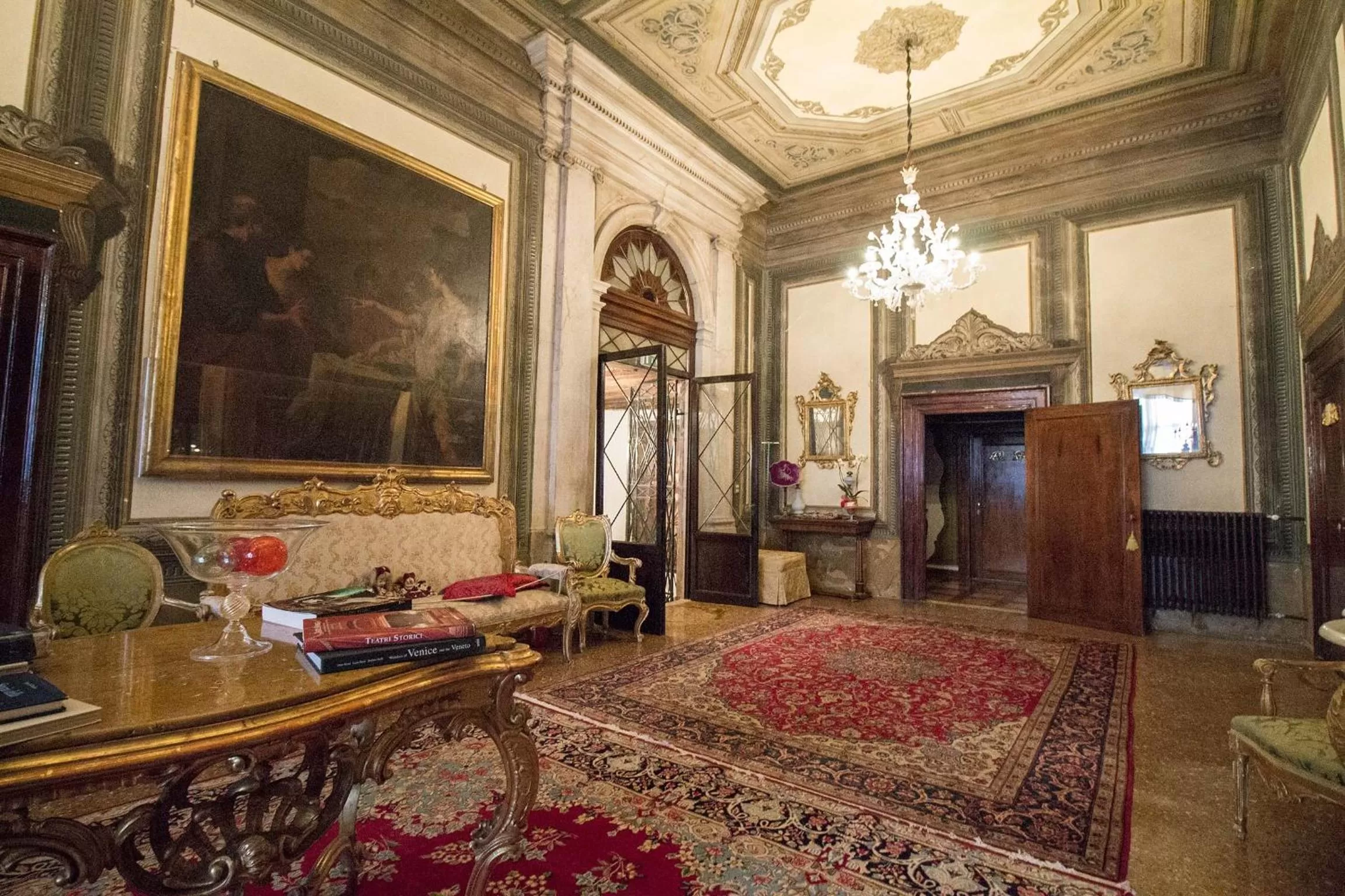 Decorative detail in Hotel Palazzo Abadessa