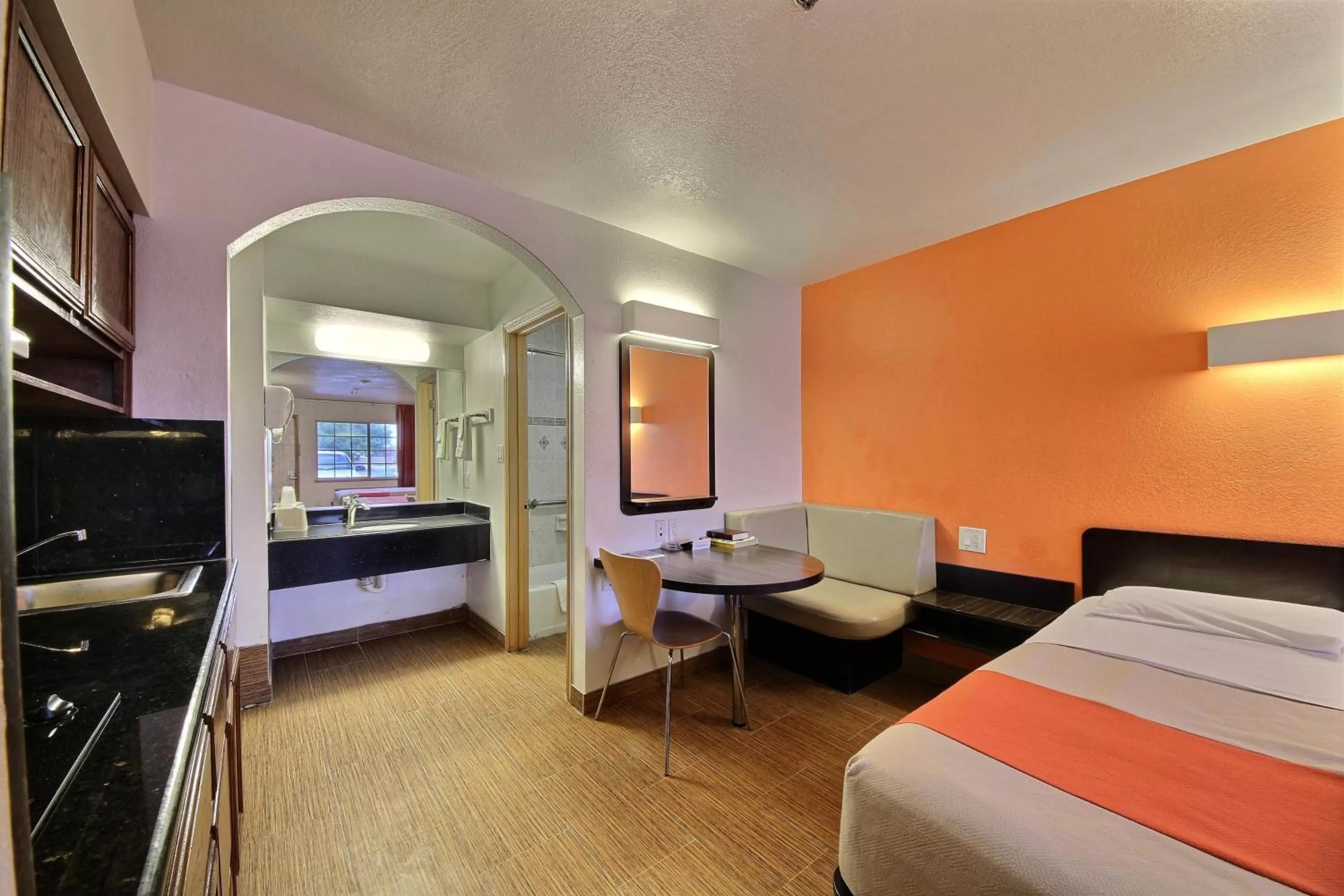 Photo of the whole room, Bed in Motel 6-Edinburg, TX