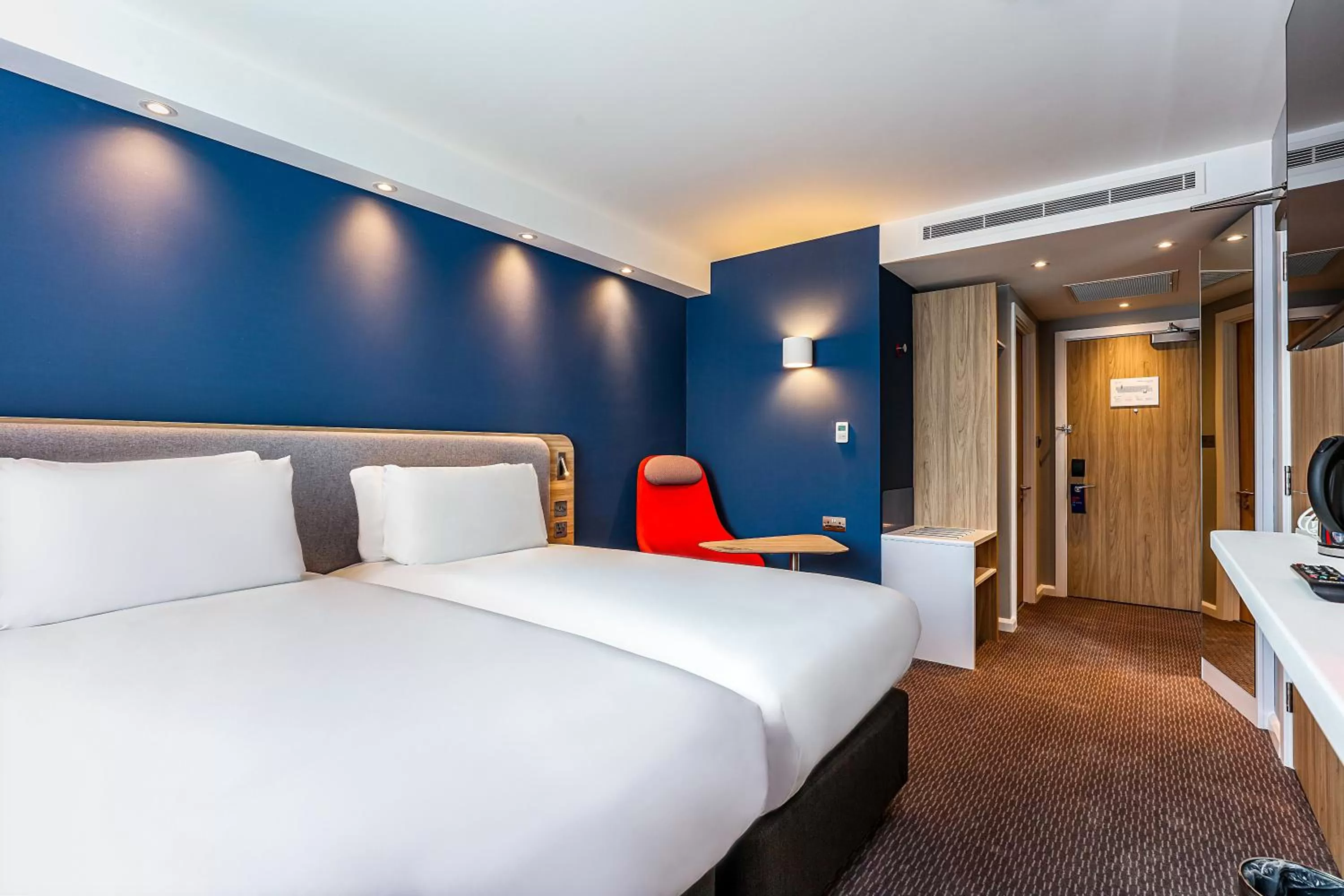 Bedroom, Bed in Holiday Inn Express - Exeter - City Centre by IHG