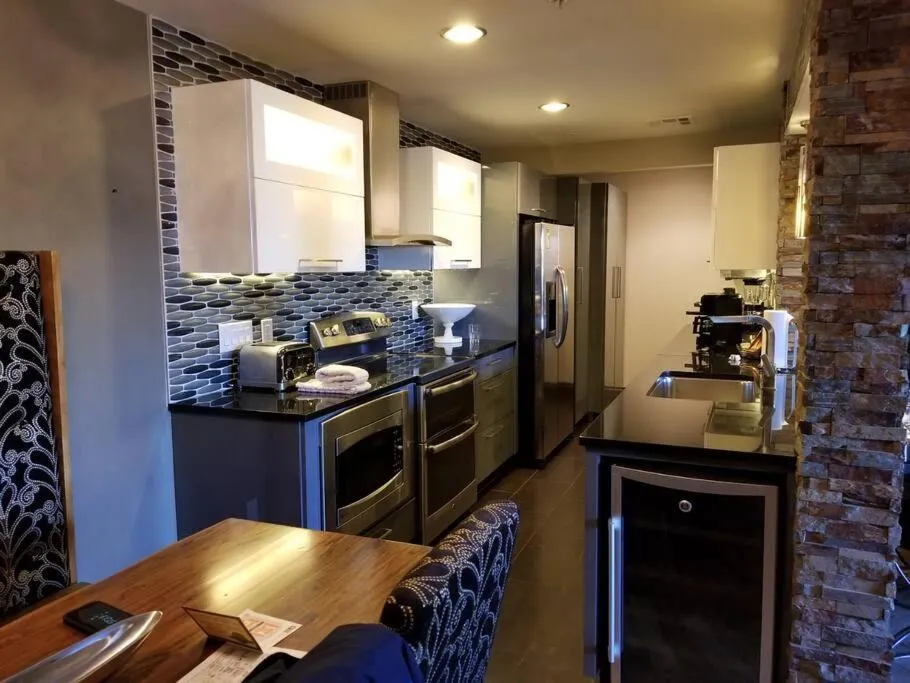 Kitchen/Kitchenette in Holiday Inn Desert Club Resort
