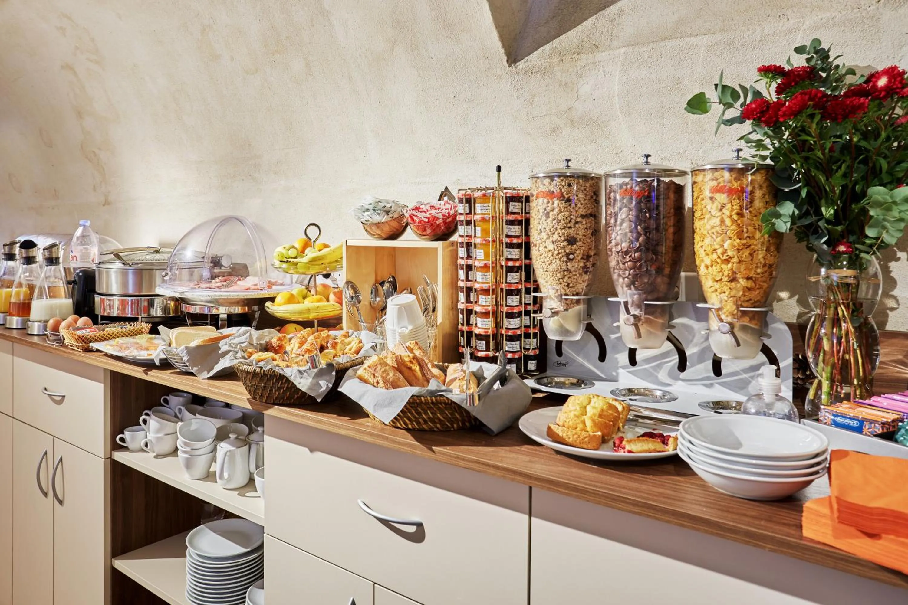 Restaurant/places to eat in Hôtel Le Relais Saint Charles