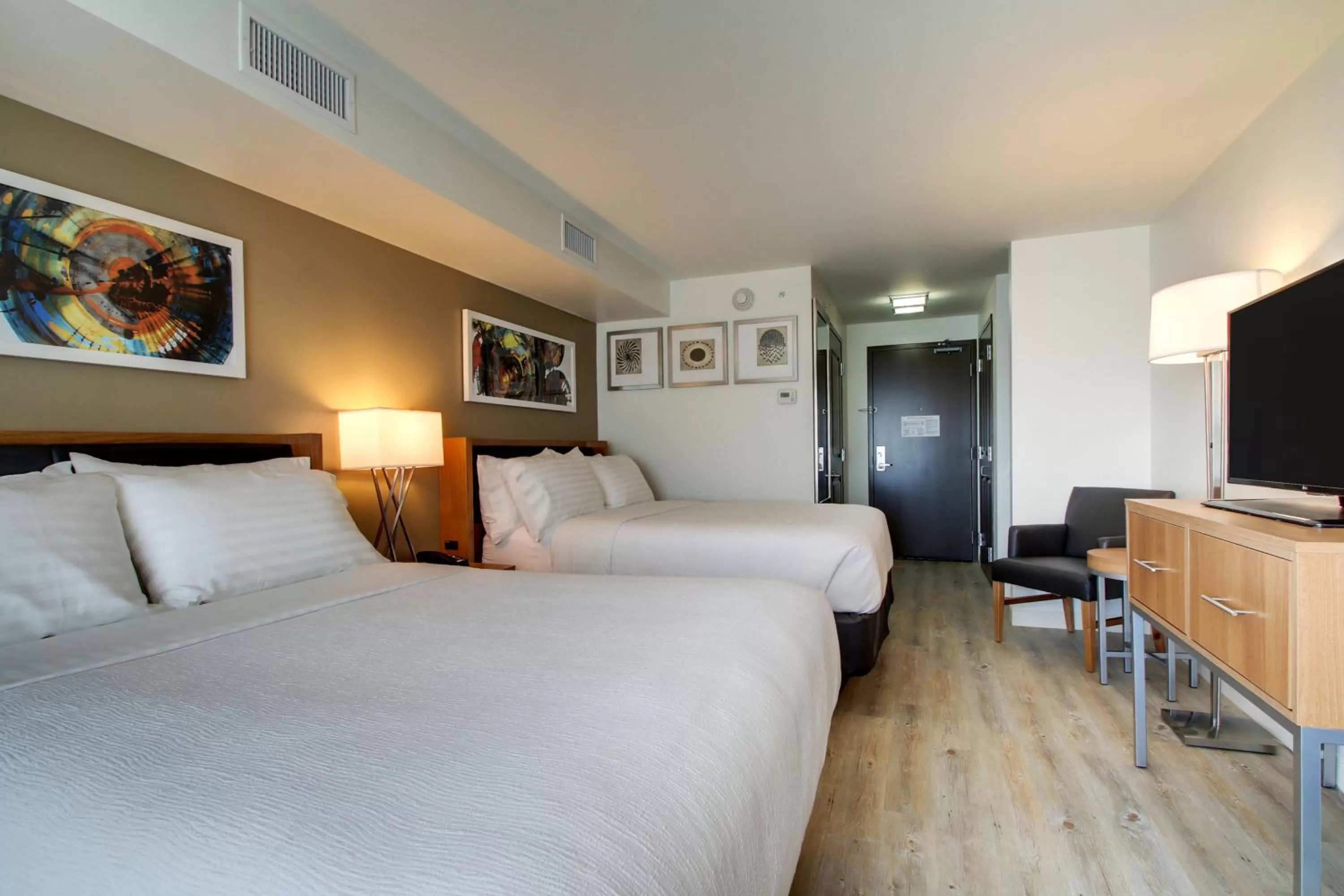 Bed in Holiday Inn & Suites Peoria at Grand Prairie by IHG