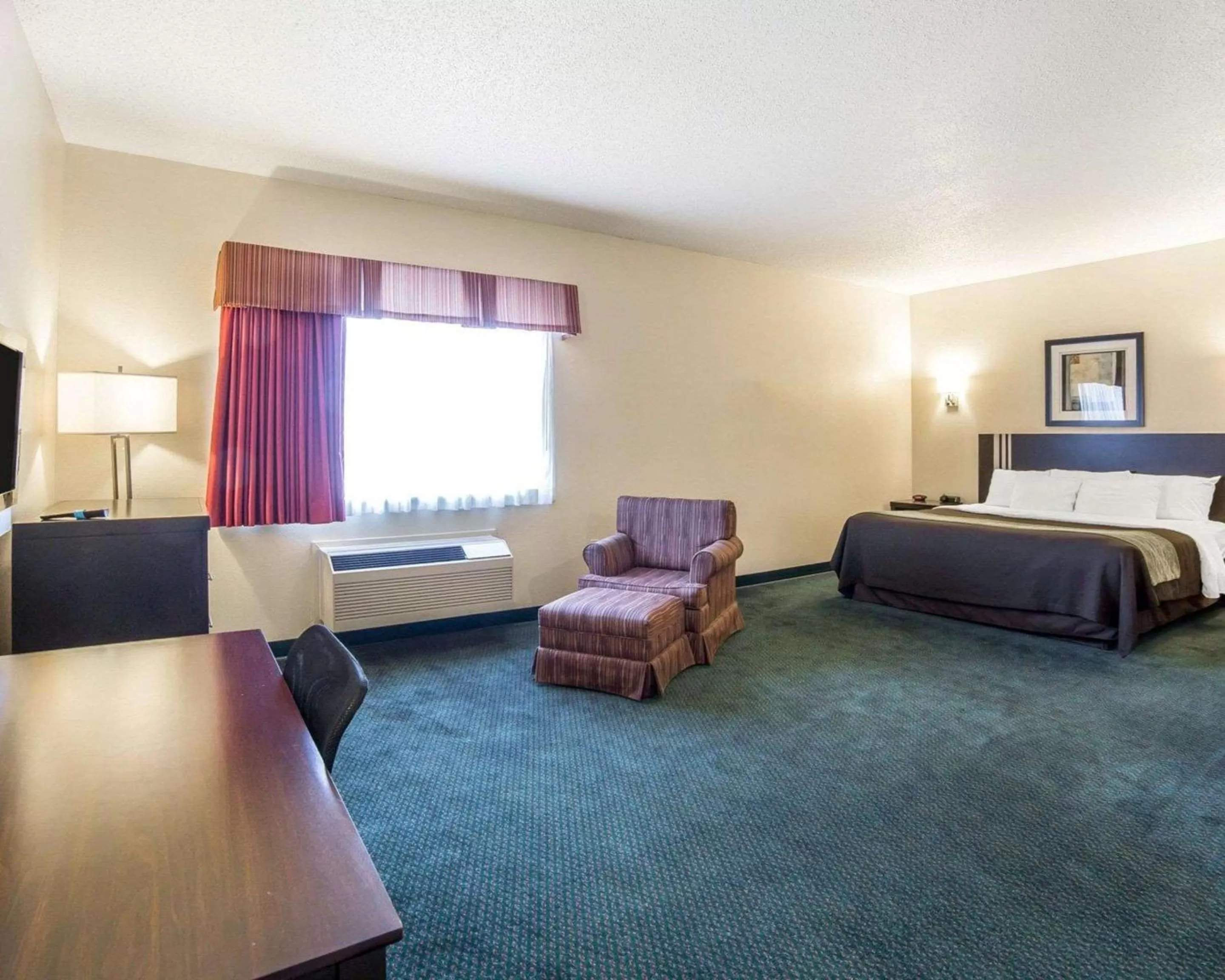 King Suite in FairBridge Inn & Suites Glendive