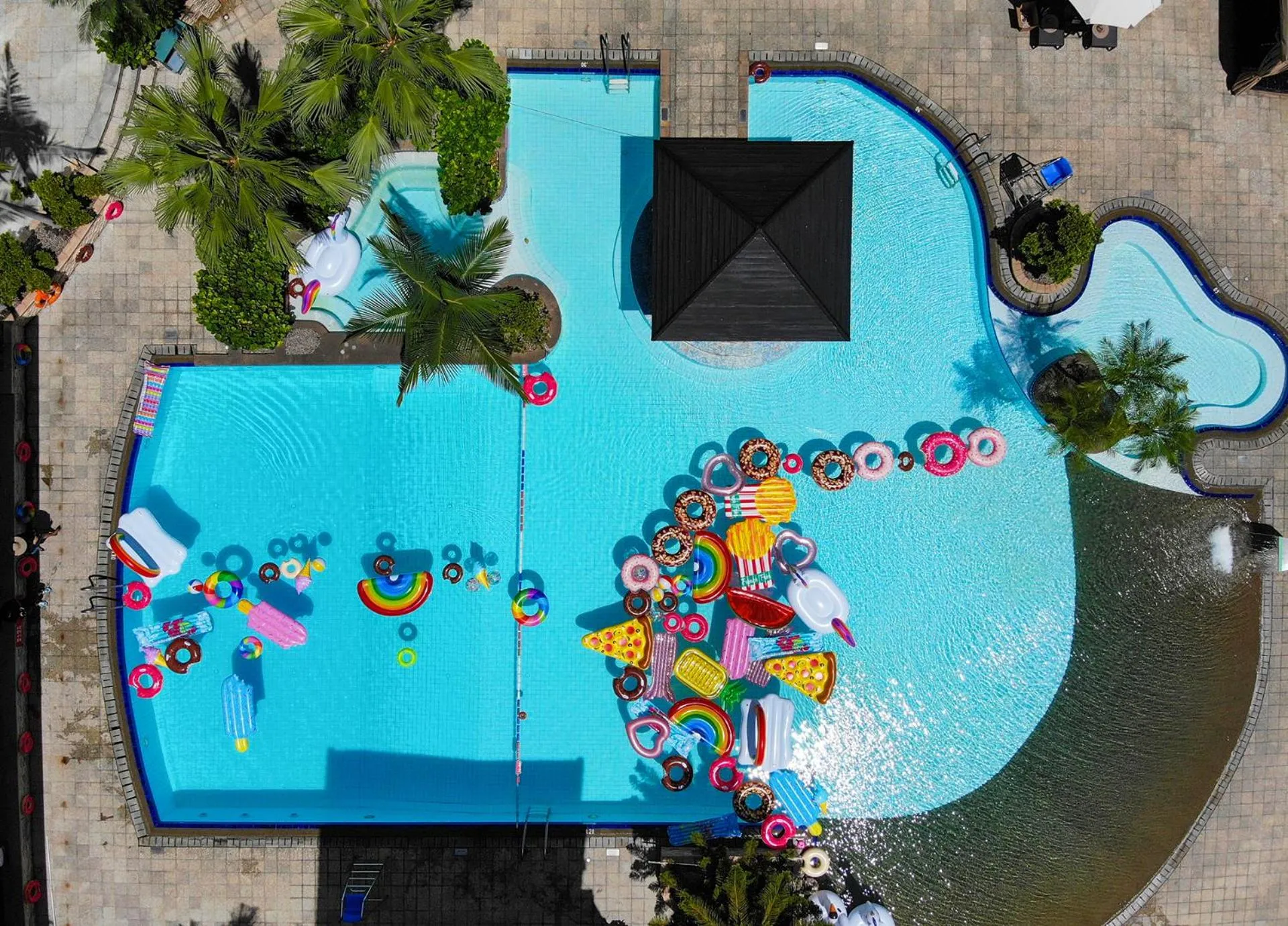 Pool view in Mission Hills Hotel Resorts Shenzhen