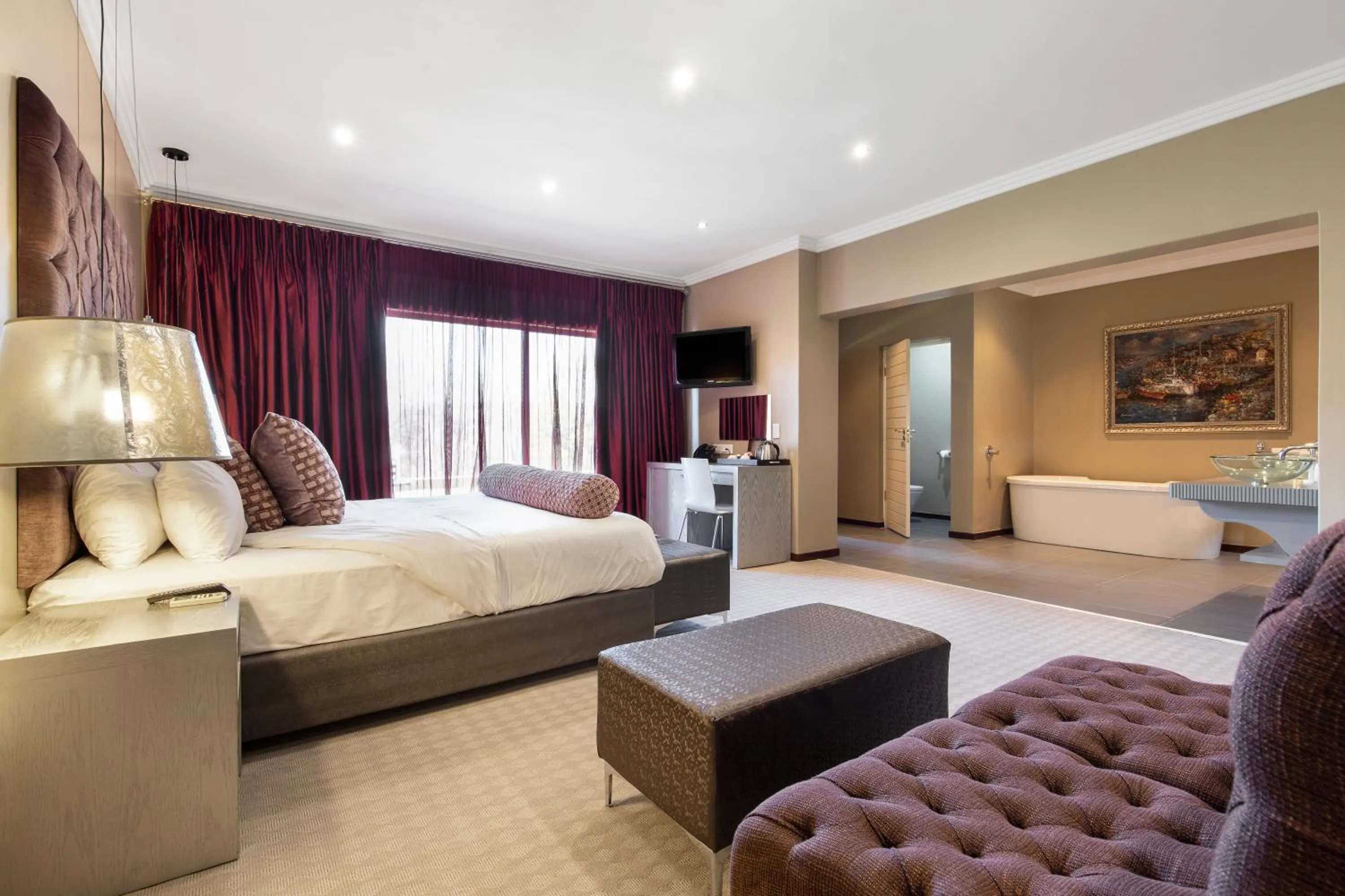 Photo of the whole room, Bed in St Andrews Hotel and Spa