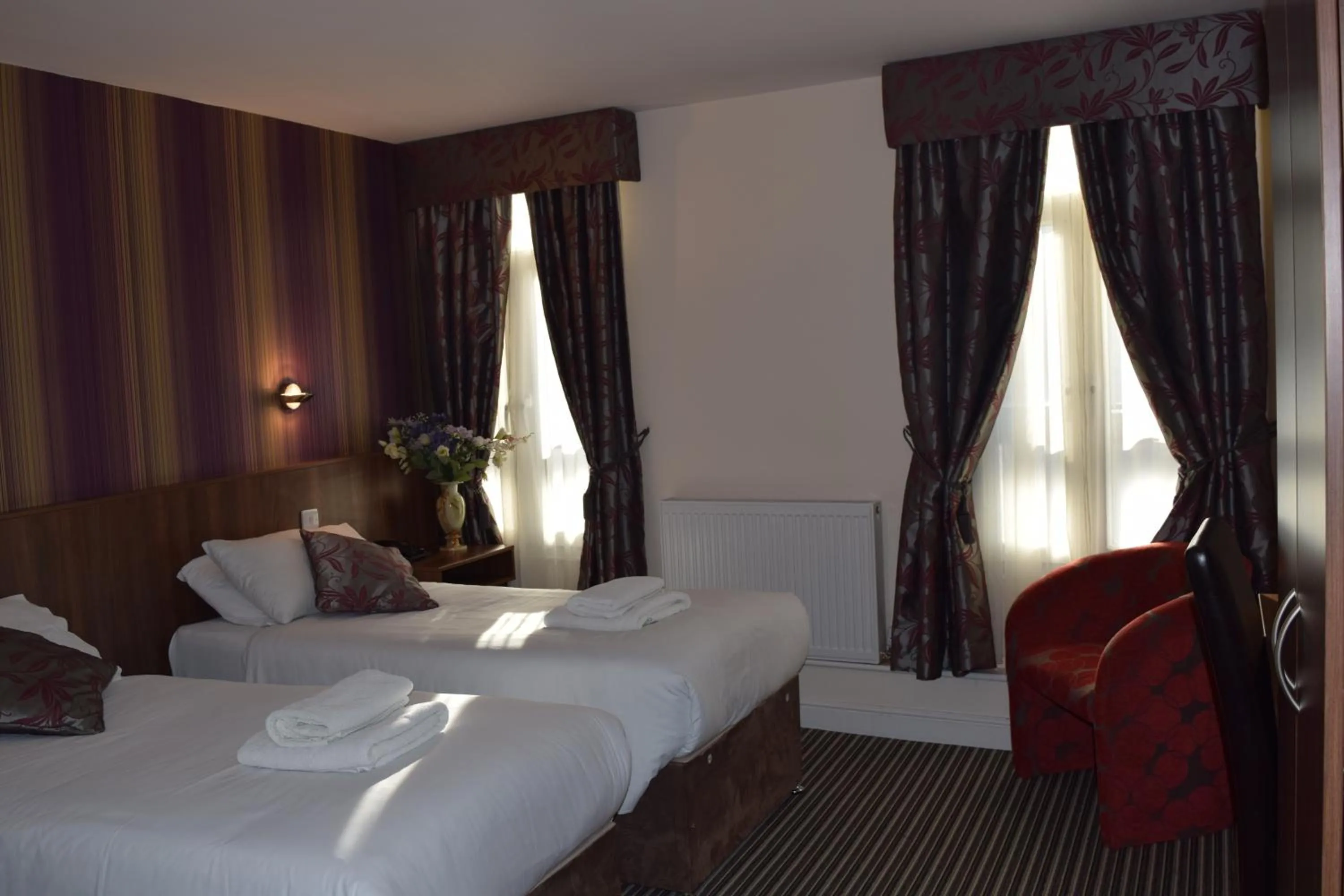 Bed in Star Anglia Hotel City Center by OYO