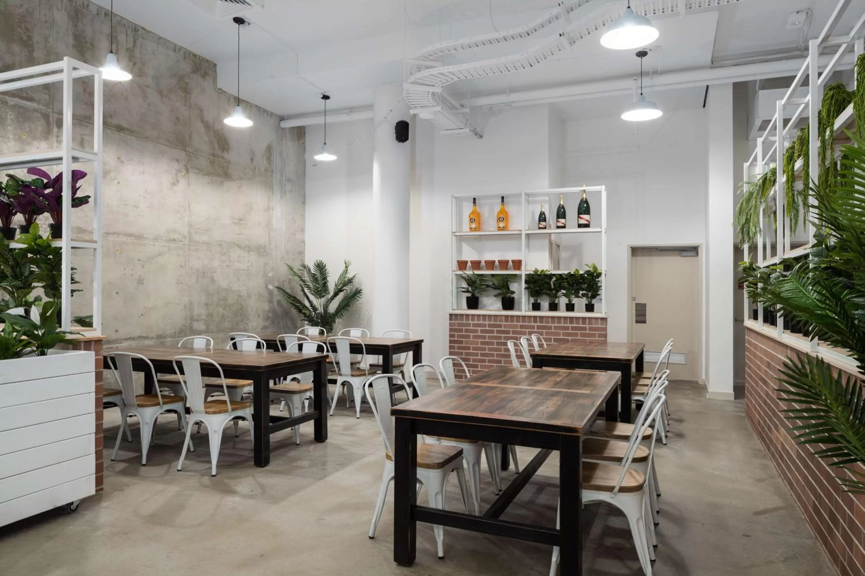 Restaurant/places to eat in Rydges Mackay Suites