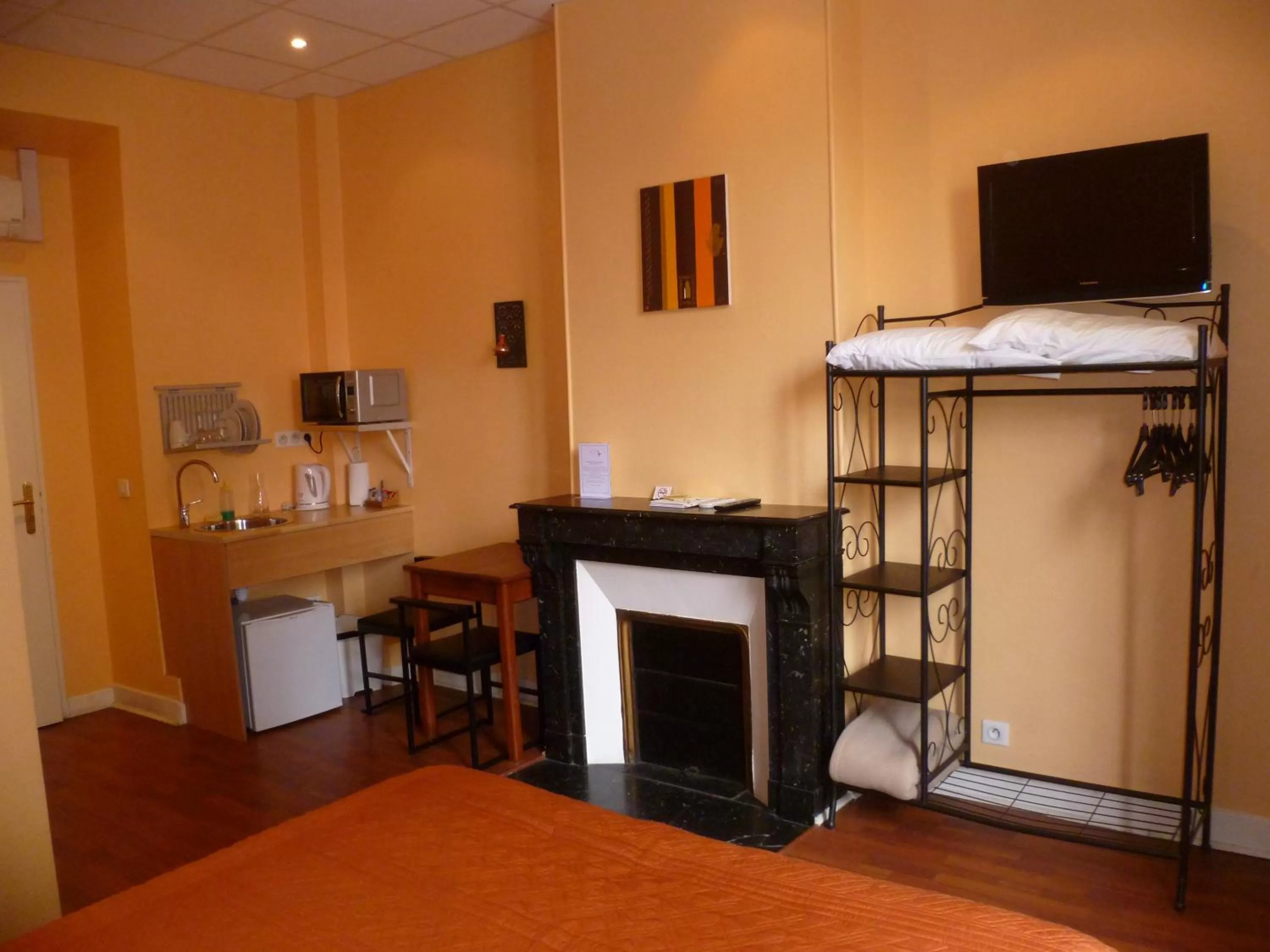 TV and multimedia in Hotel Victor Hugo Nice