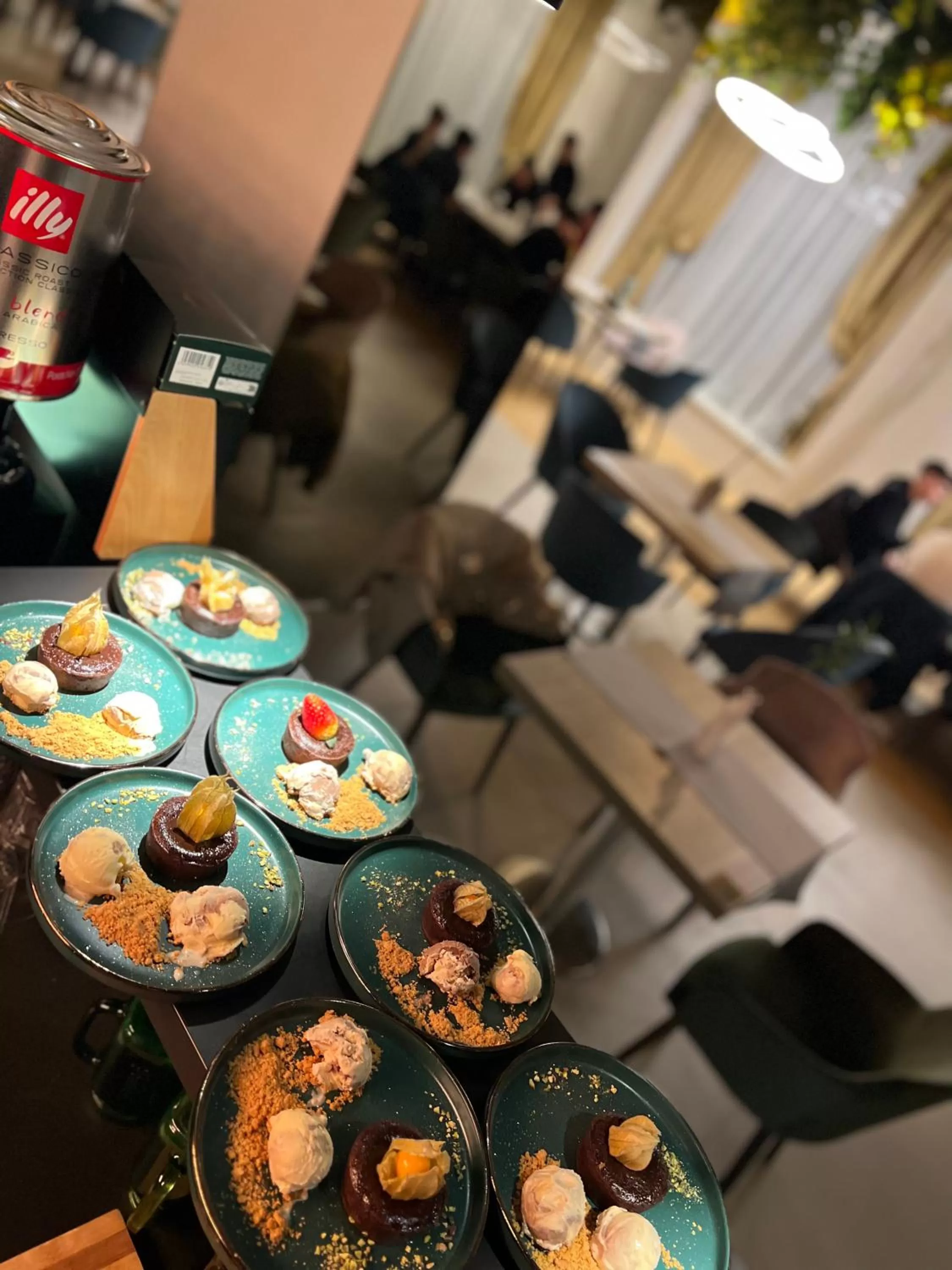 Restaurant/places to eat in Hotel Clipa