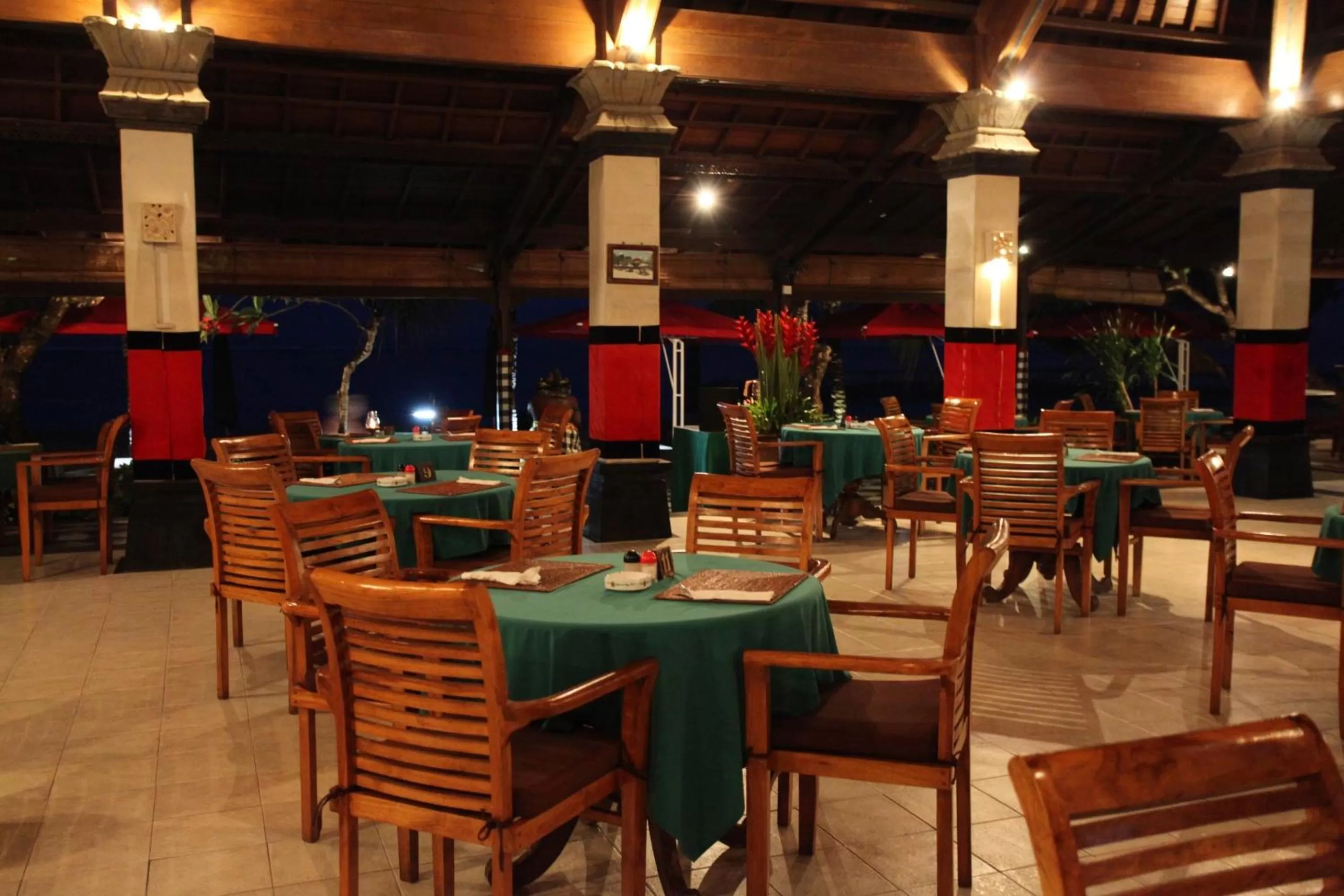 Restaurant/places to eat in Vila Shanti Beach Front Hotel Sanur