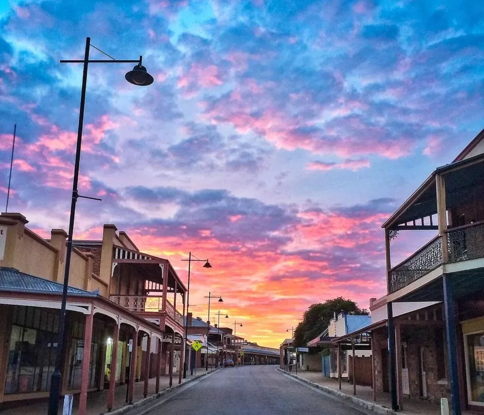 Ten Dollar Town Motel