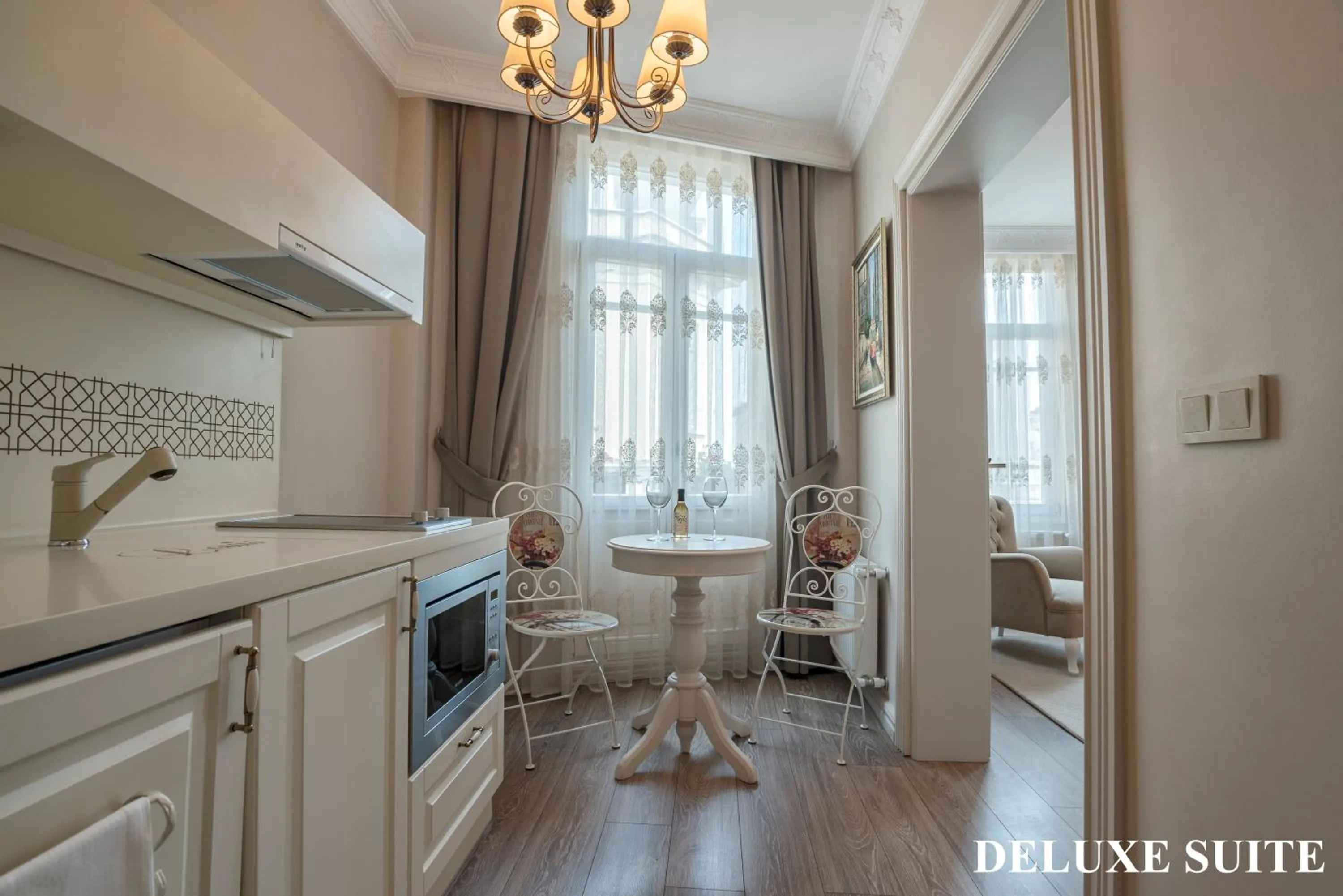 Kitchen or kitchenette in Louis Appartements Galata
