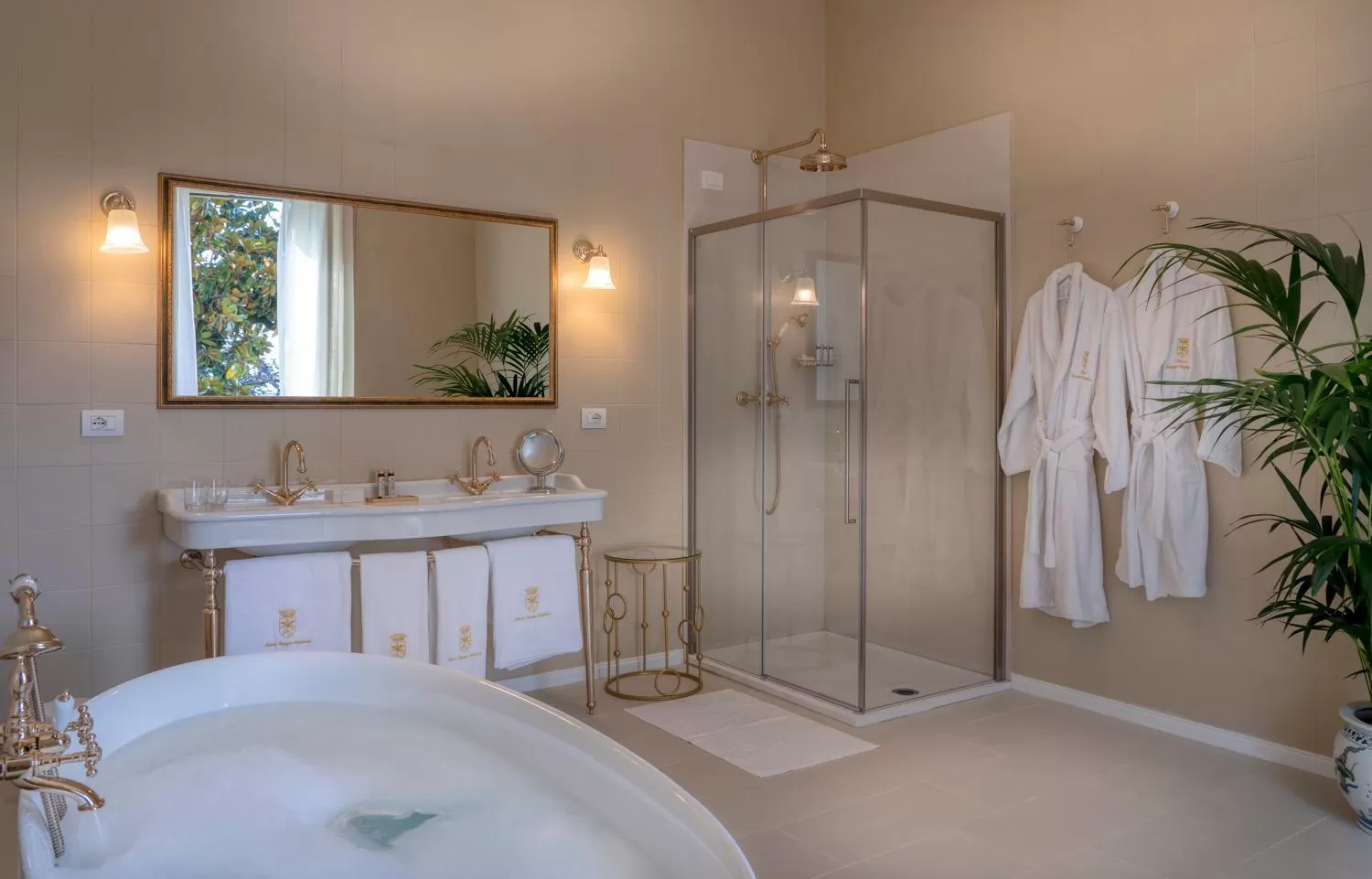 Bathroom in Palazzo Cavagna Sangiuliani