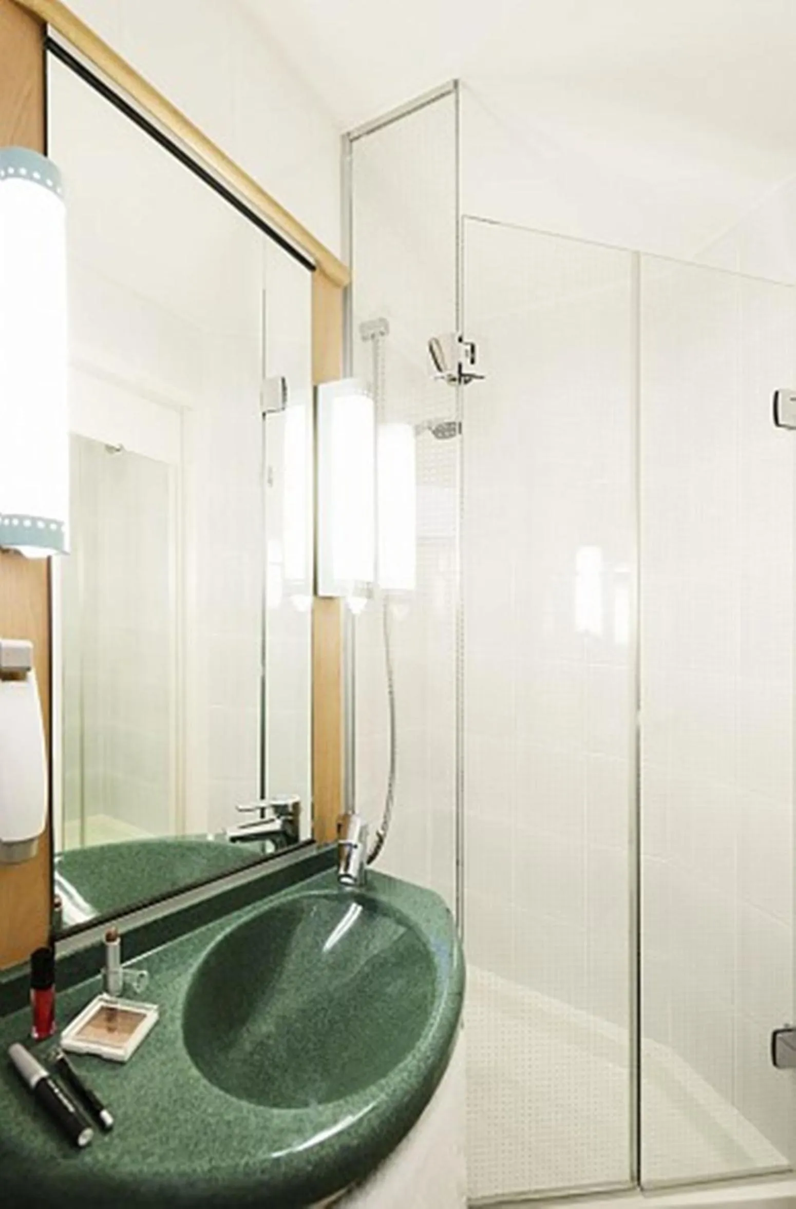 Bathroom in Ibis Warszawa Ostrobramska