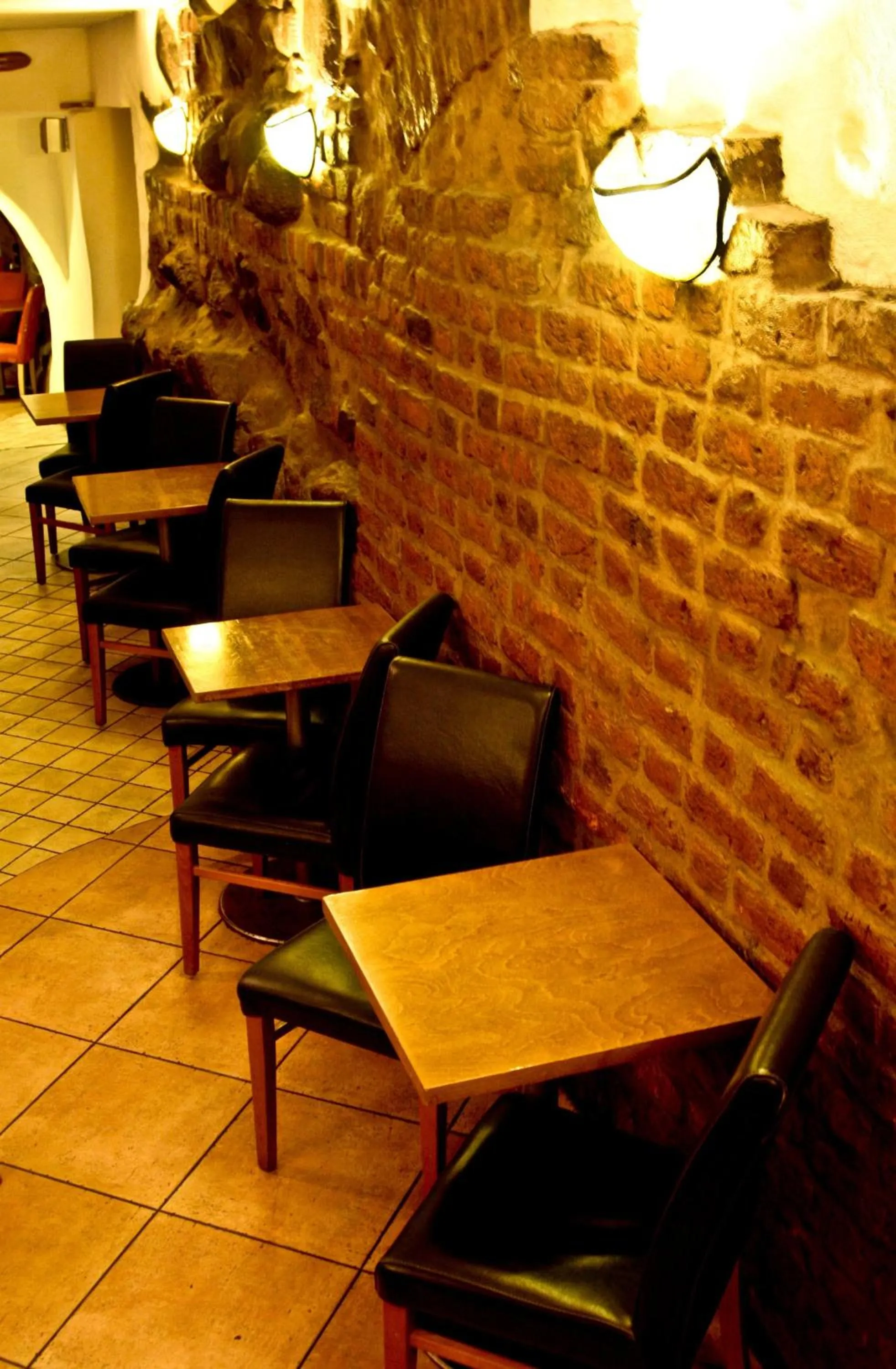 Restaurant/places to eat in Academus Pub & Guest House