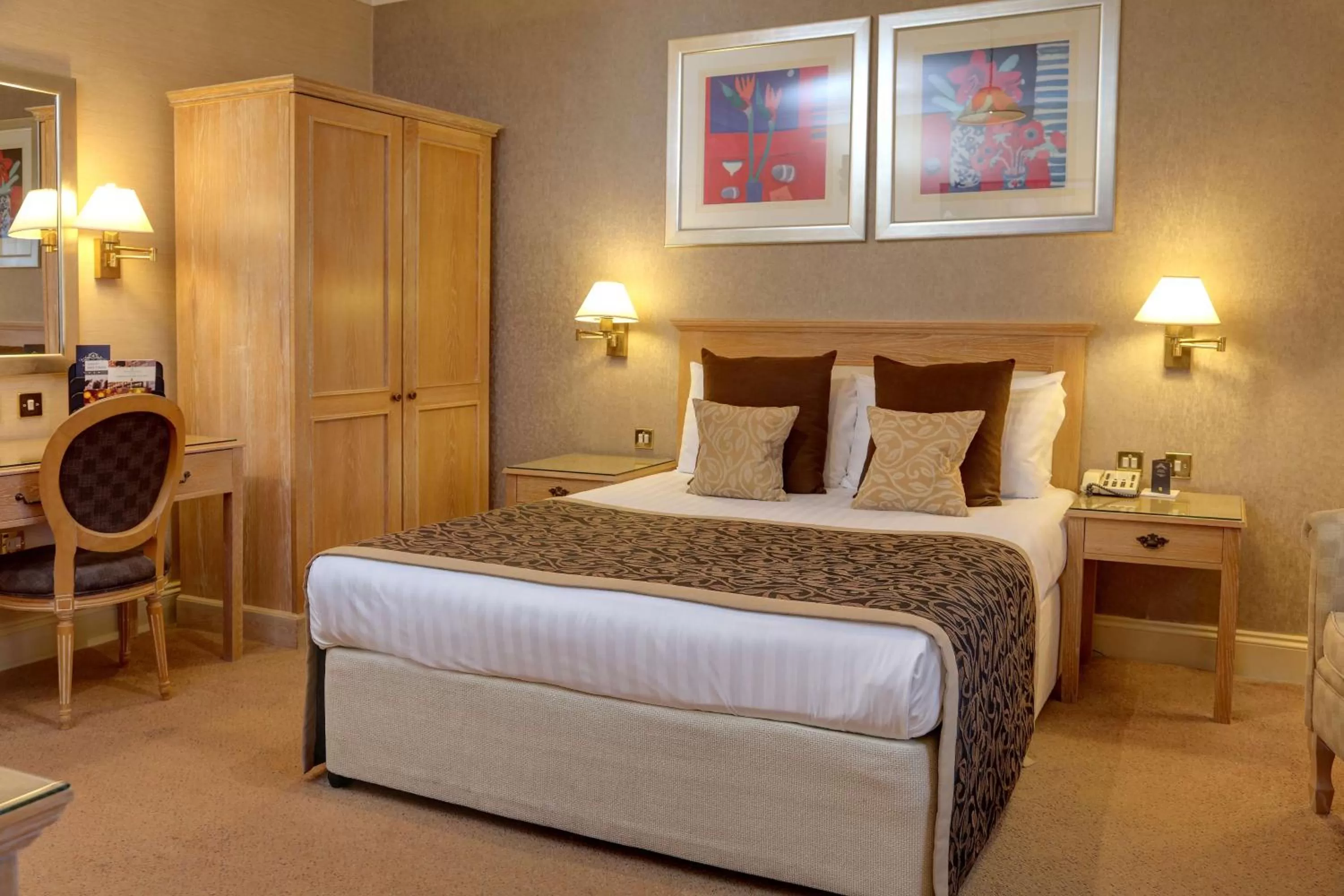 Bedroom in Norfolk Royale Hotel