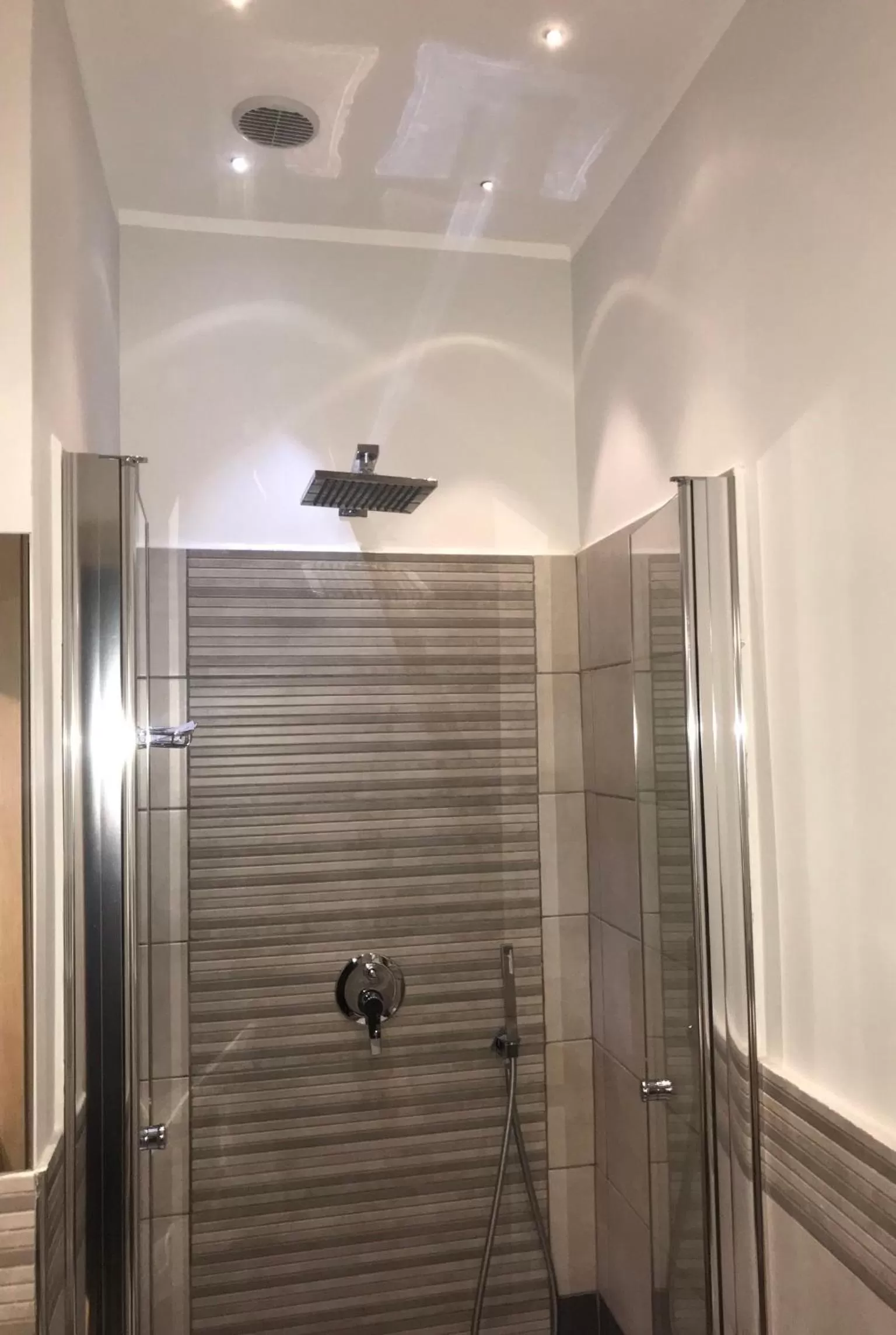 Shower in La Passeggiata di Girgenti