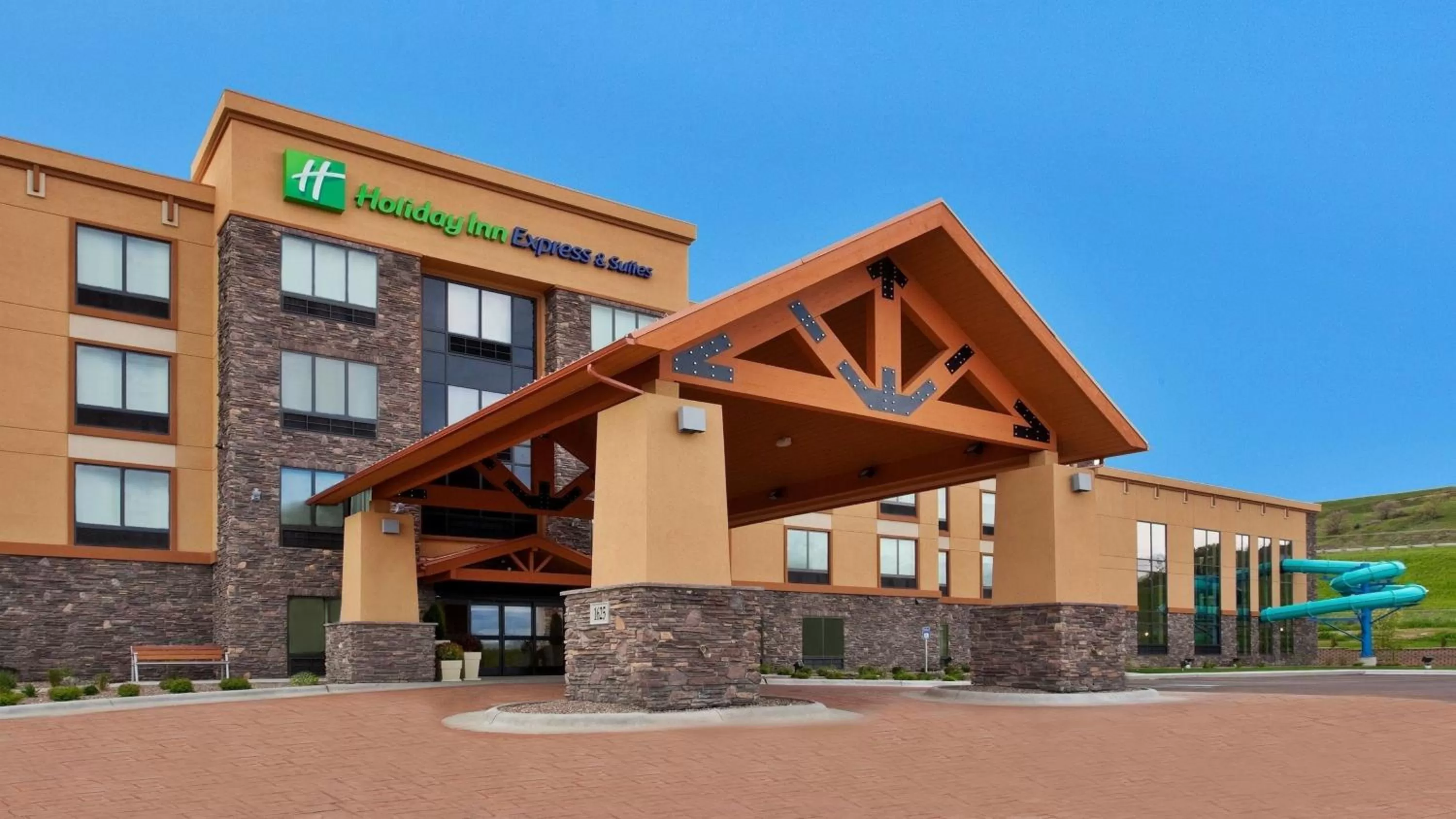Property building in Holiday Inn Express and Suites Great Falls by IHG