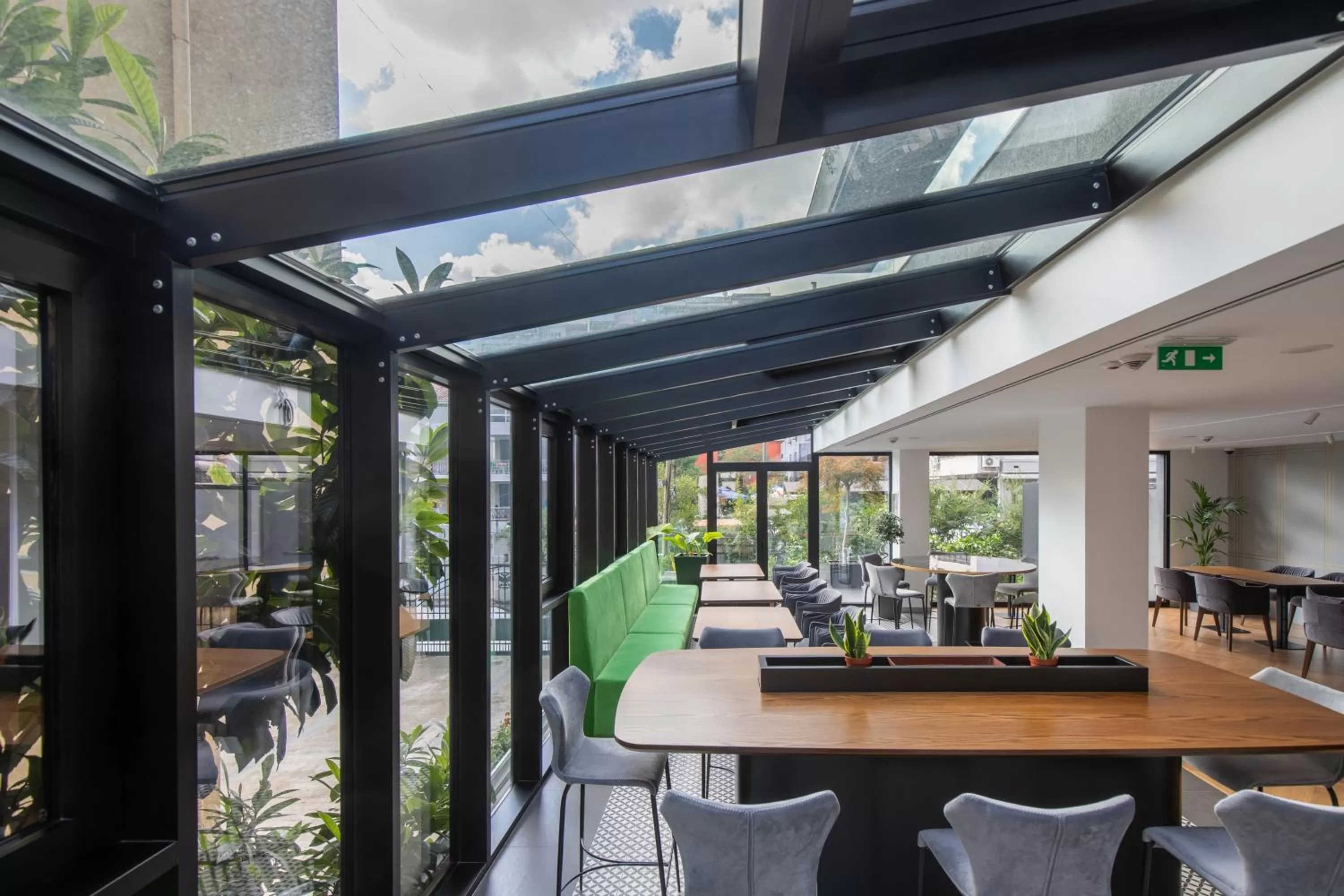 Restaurant/Places to Eat in Moncafe BoutiqueHotel Spa