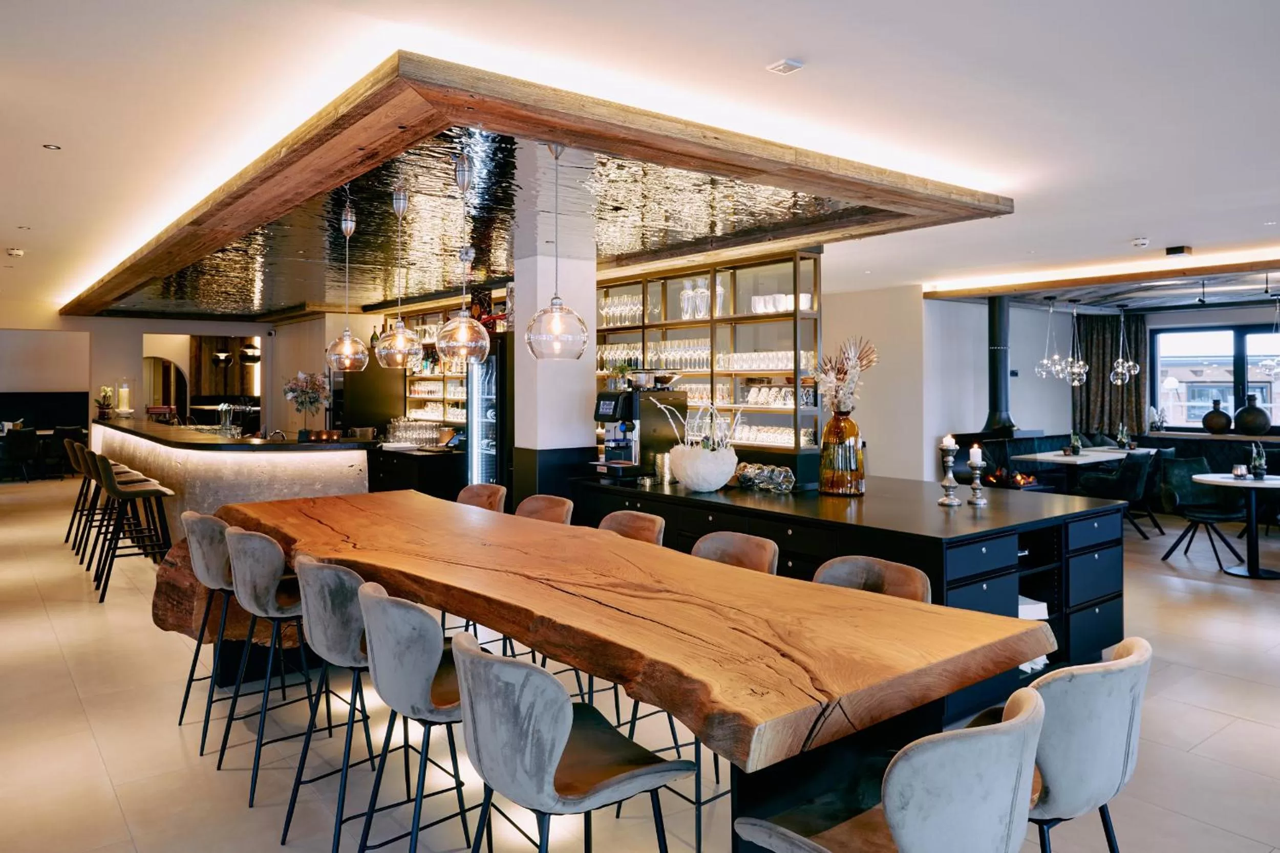 Restaurant/places to eat, Lounge/Bar in Home suite home