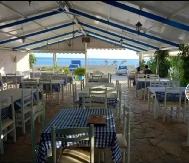 Restaurant/Places to Eat in Anxhelos Hotel