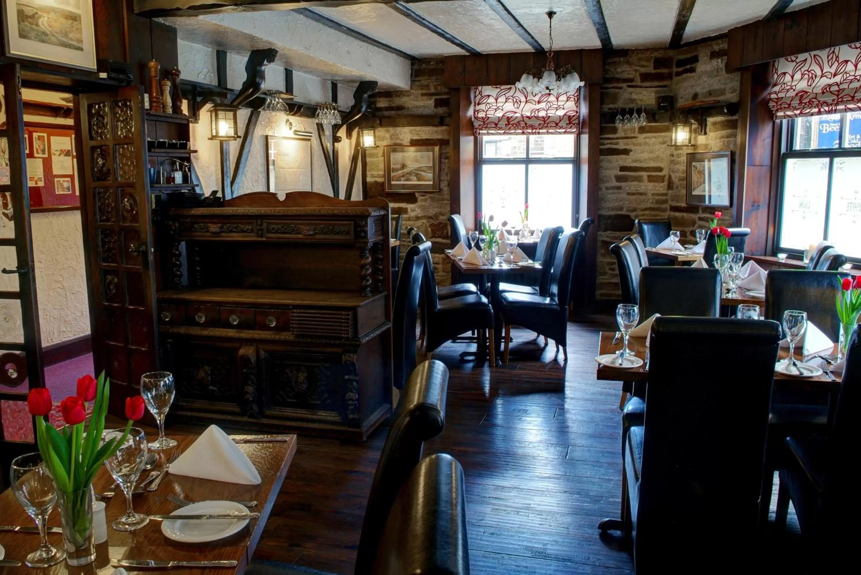 Restaurant/places to eat in The Old White Lion Hotel