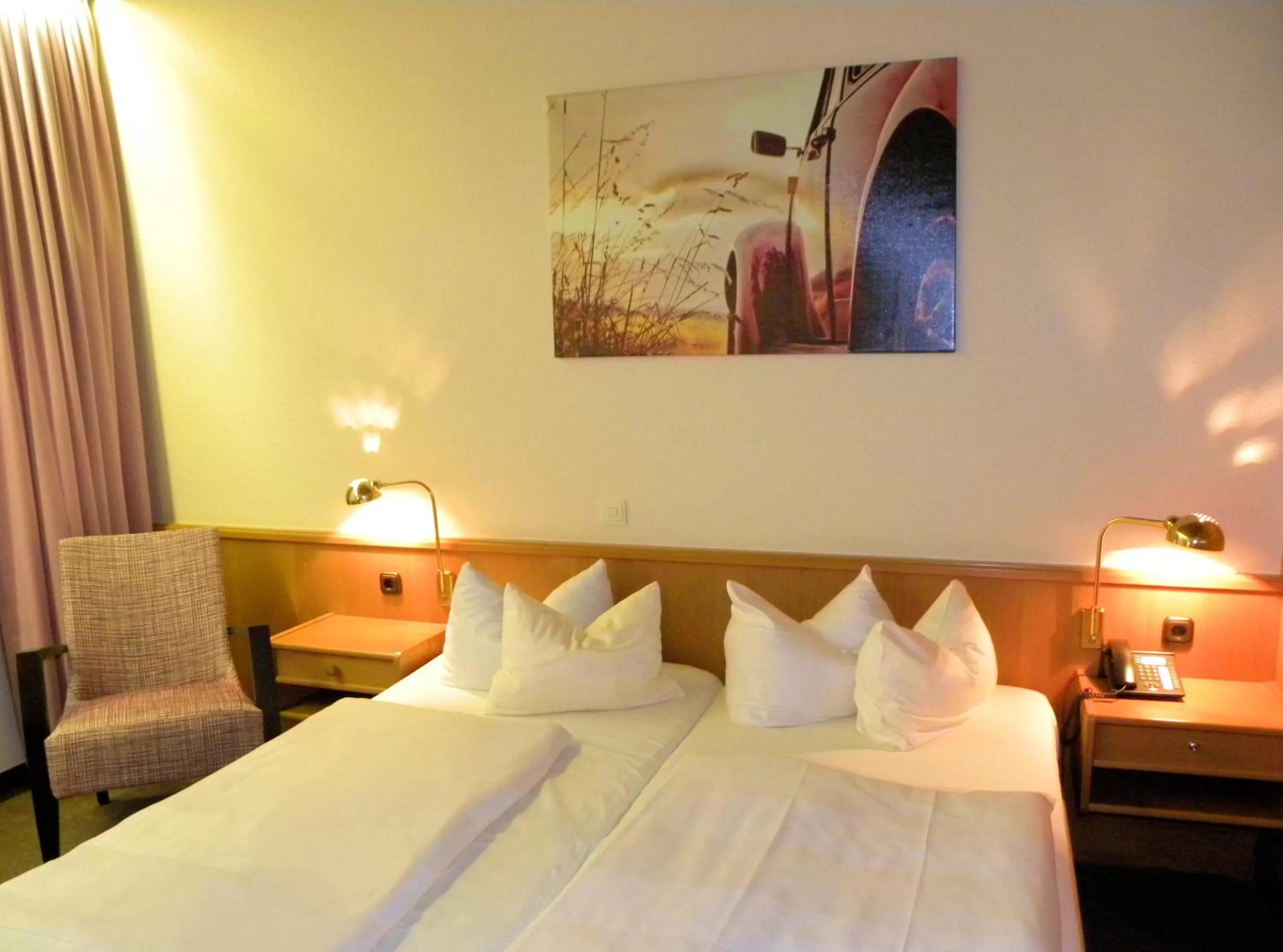 Photo of the whole room, Bed in Frommanns Landhotel