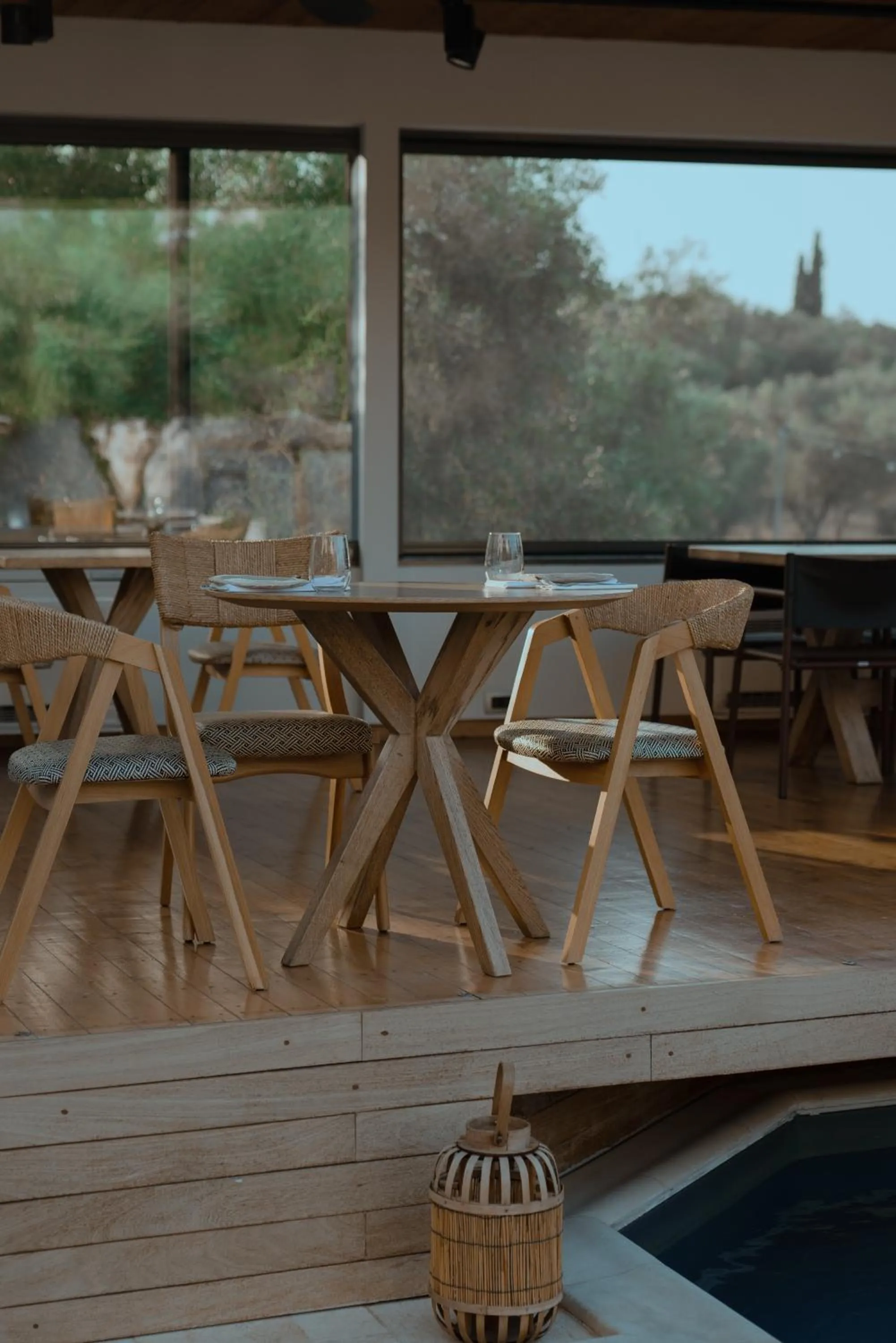 Restaurant/places to eat in Anthemion Suites and Villas