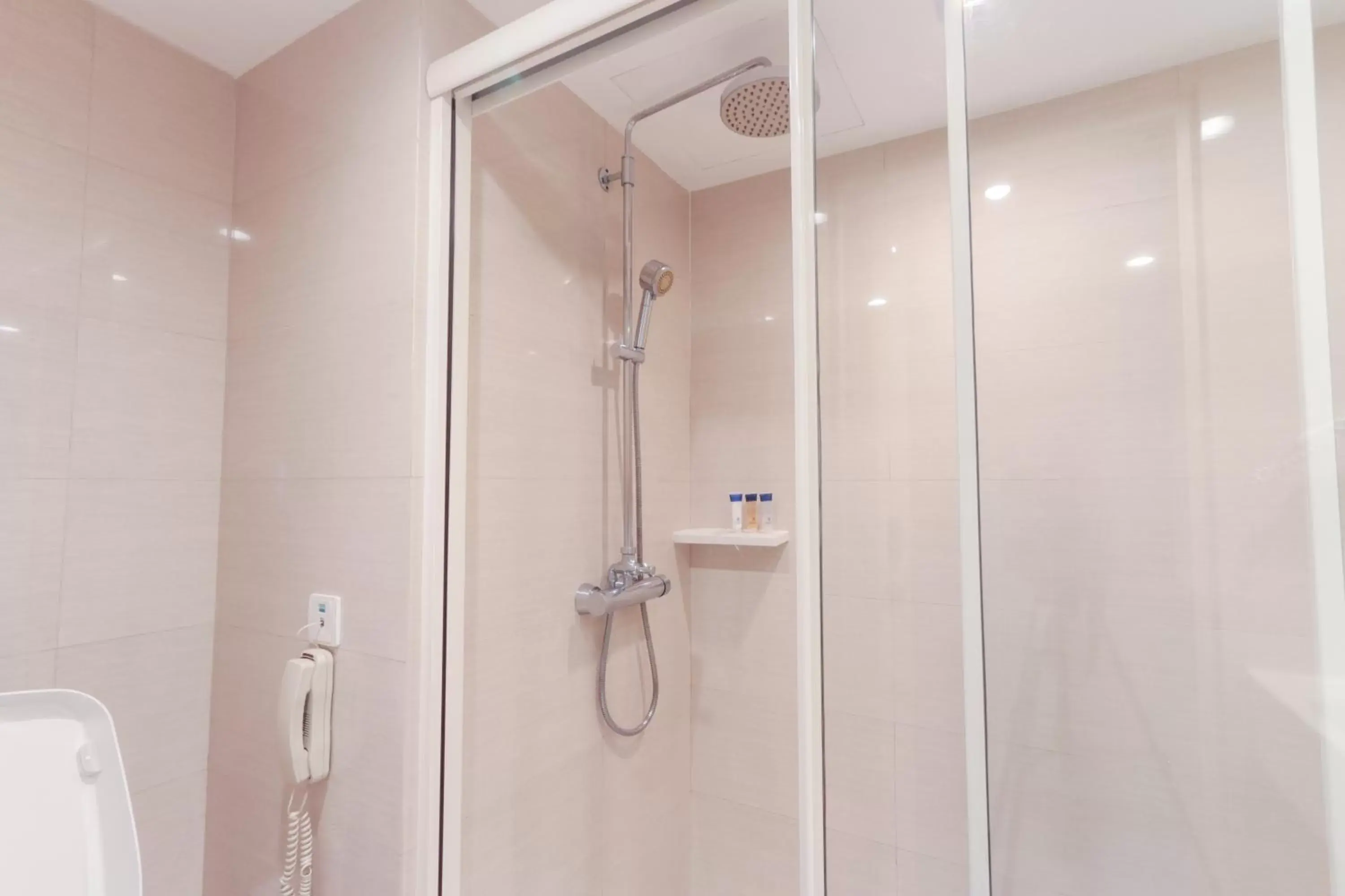 Mandarin Connected Room in Mandarin Hotel Managed by Centre Point Mandarin Connected Room in Mandarin Hotel Managed by Centre Point