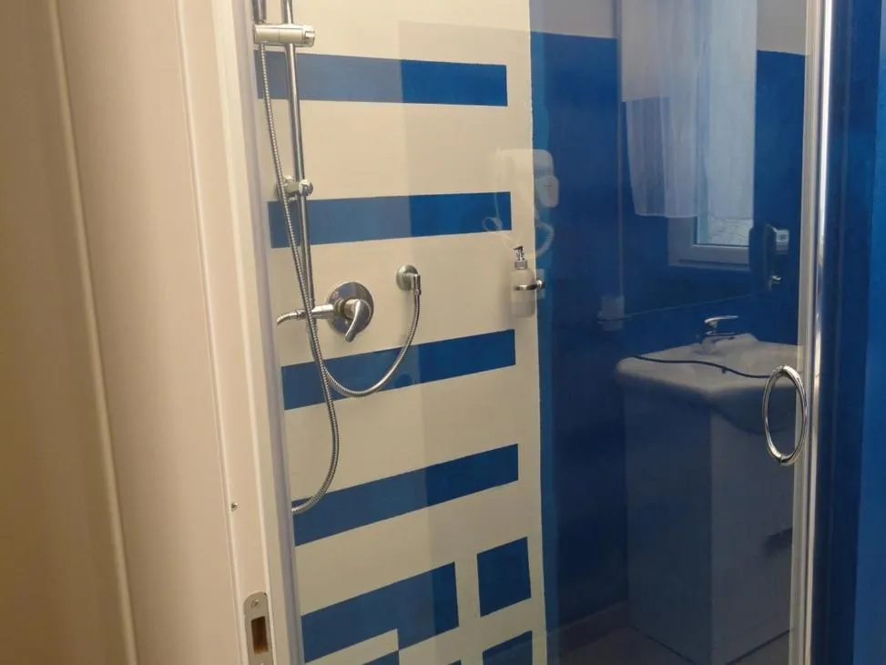 Bathroom in Pavia Ostello