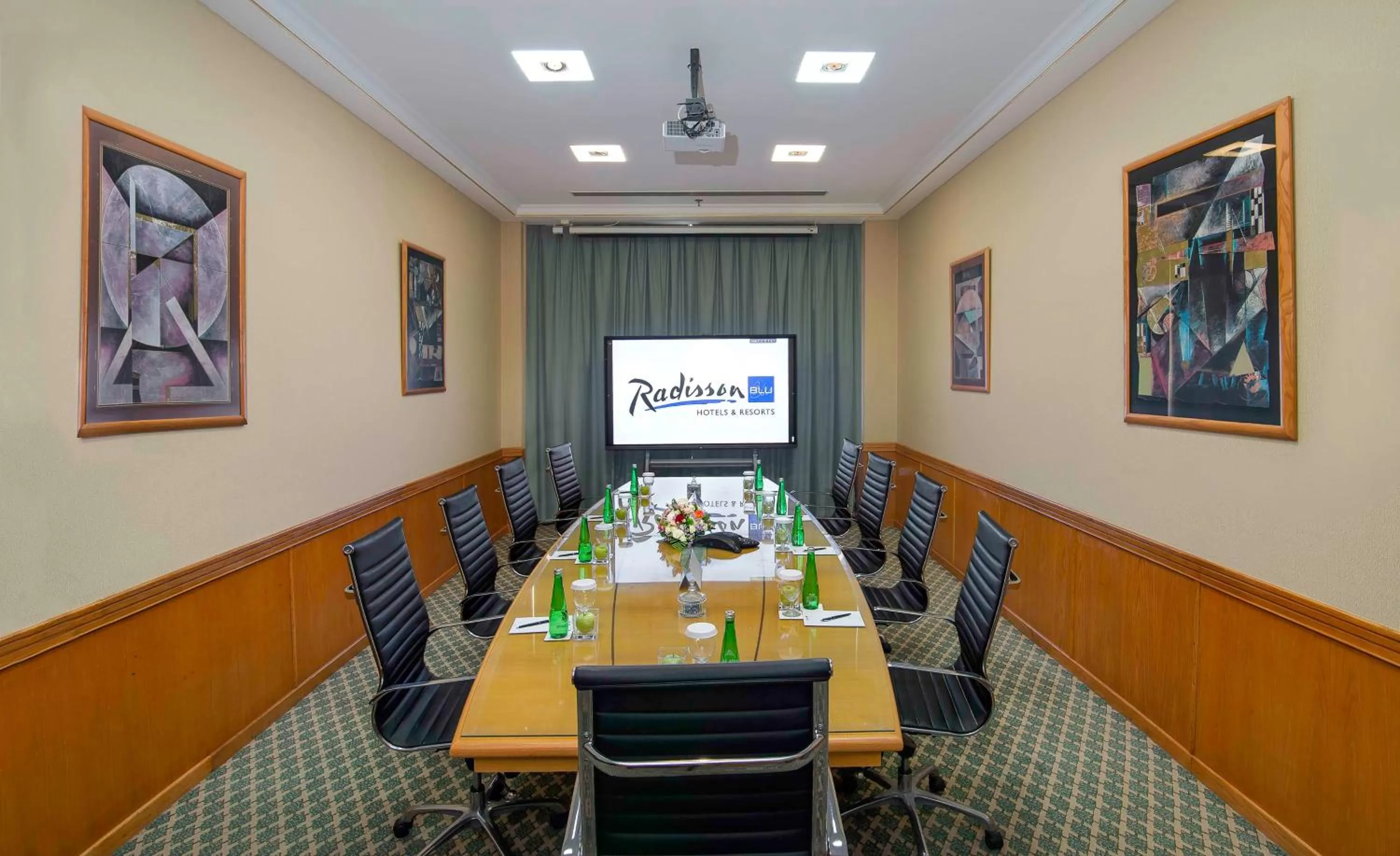 Meeting/conference room in Radisson Blu Hotel & Resort, Al Ain