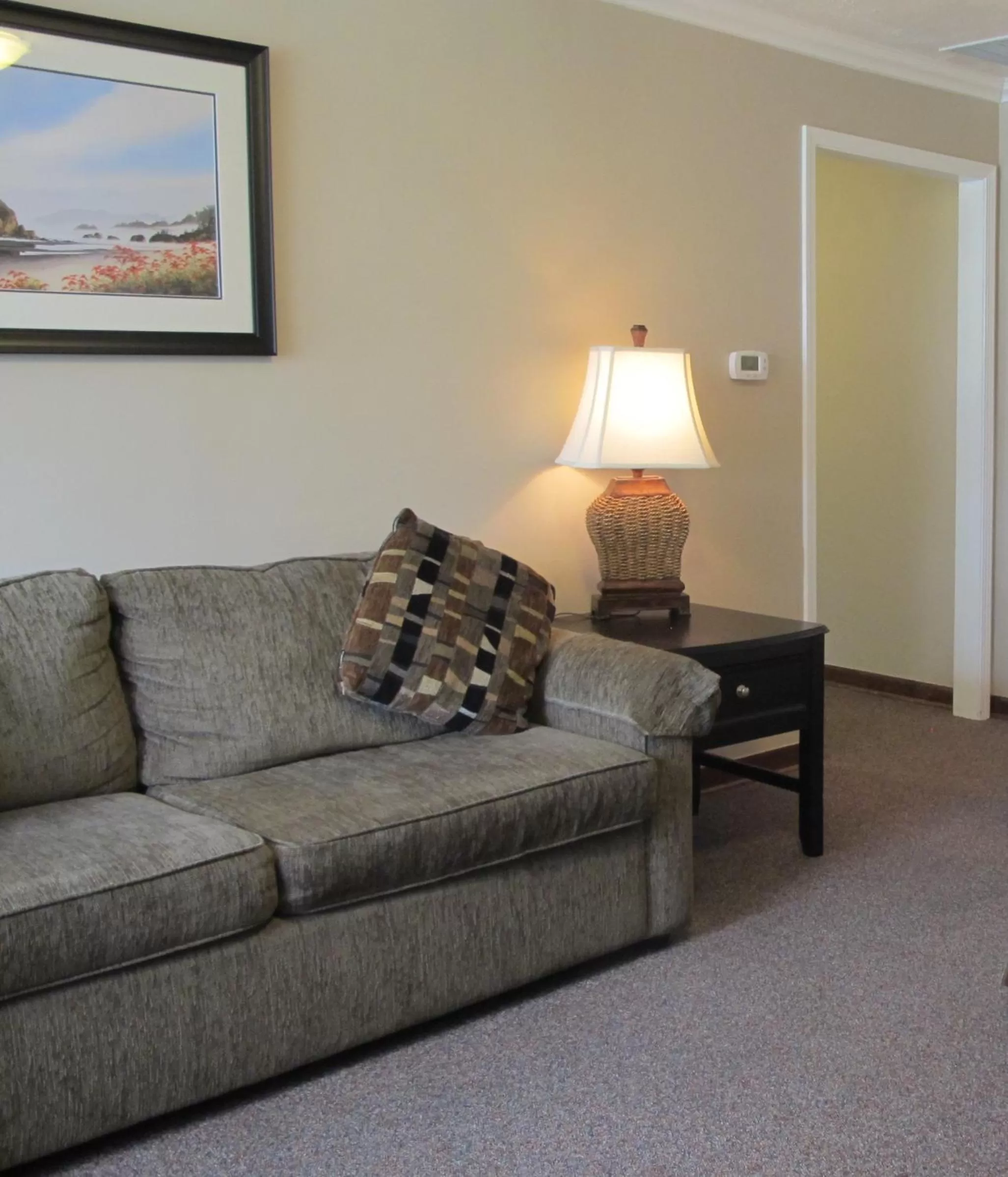 Living room, Seating Area in Ecola Creek Lodge