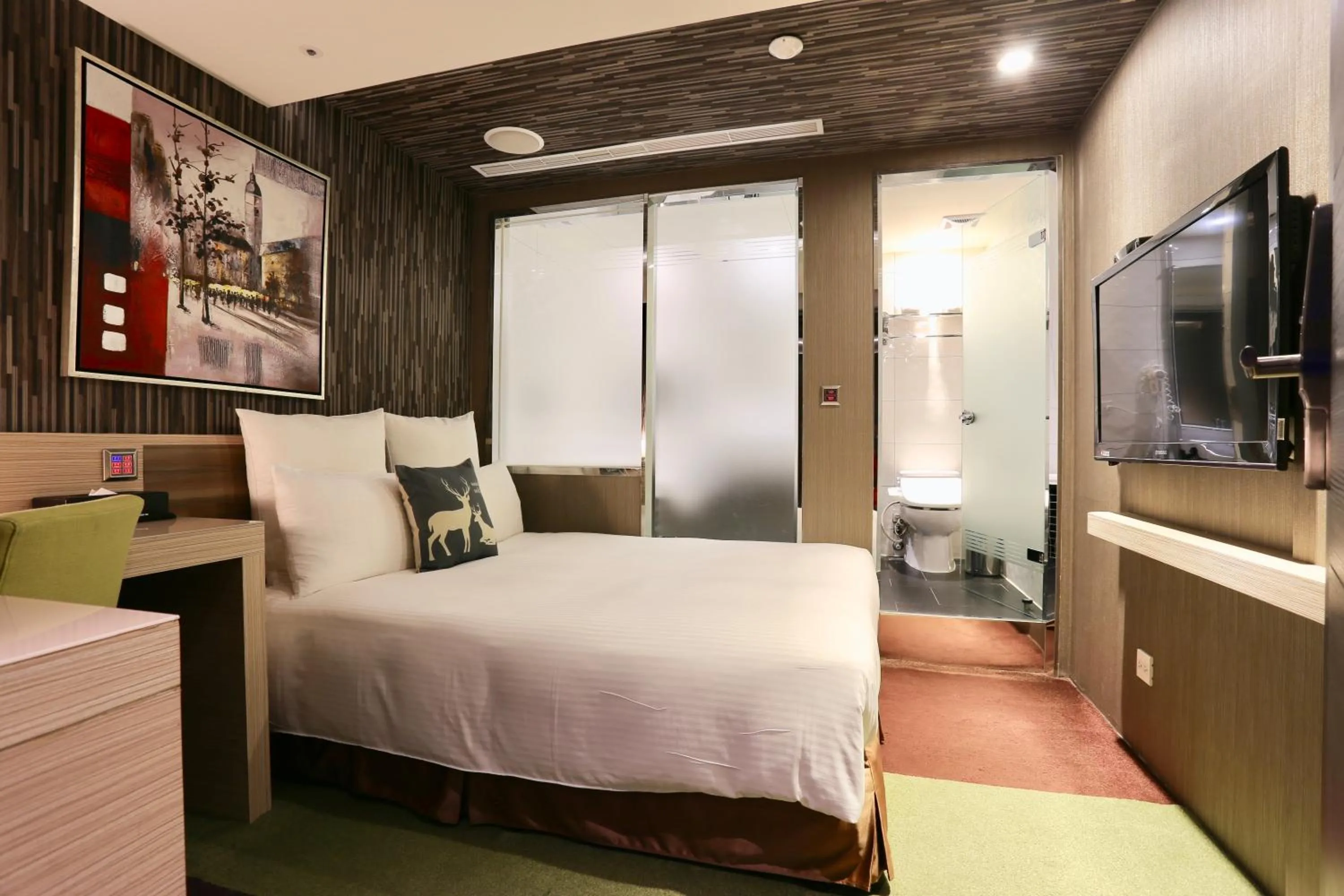 Bedroom, Bed in V-one Vogue Hotel