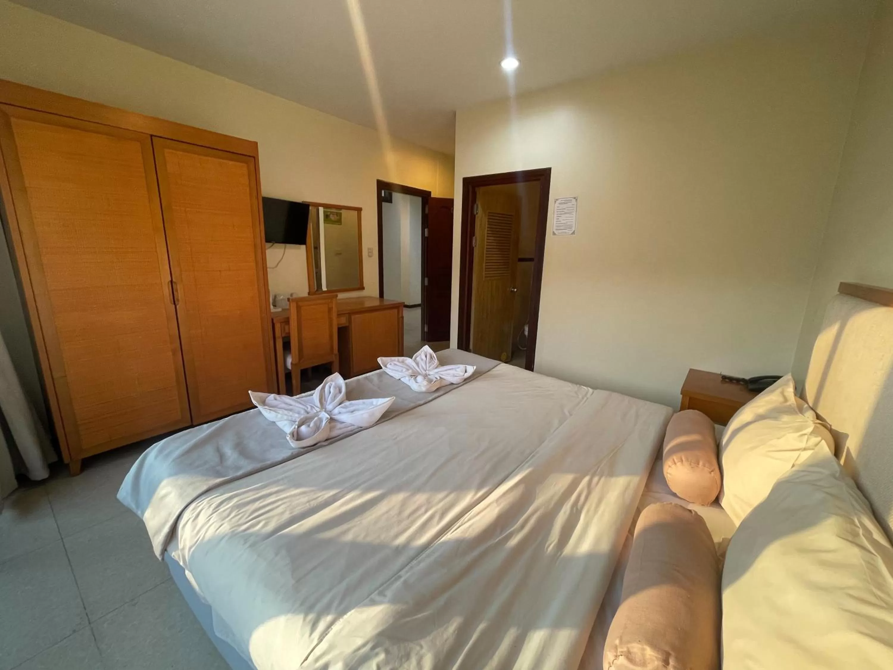 Photo of the whole room, Bed in Babylon Residence Inn pattaya