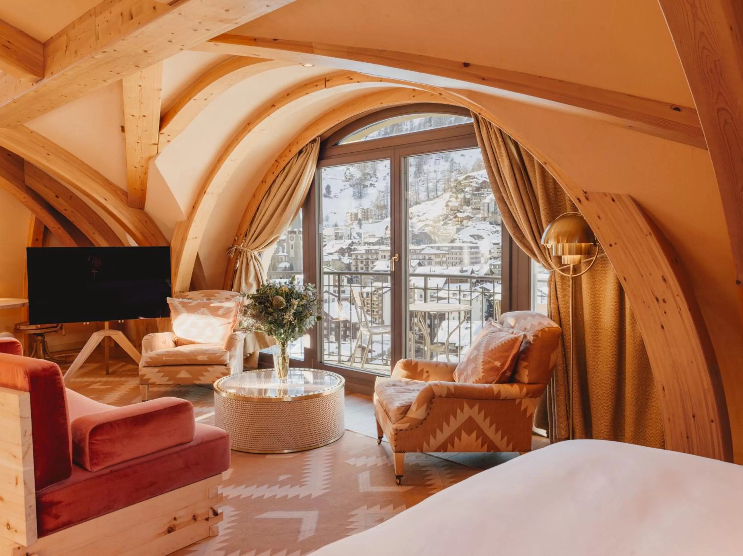 Photo of the whole room, Bed in BEAUSiTE Zermatt