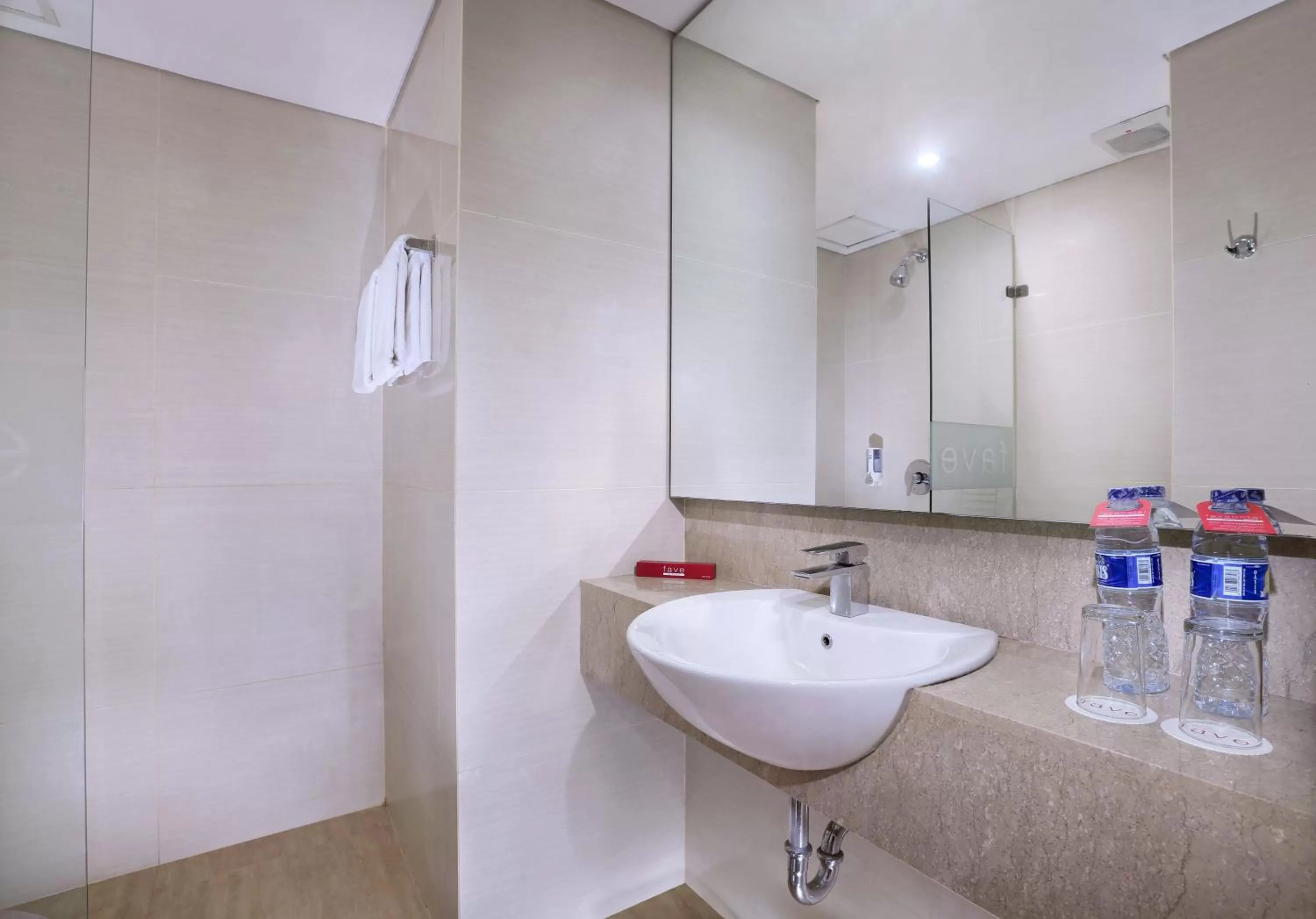 Bathroom in favehotel Tanah Abang - Cideng