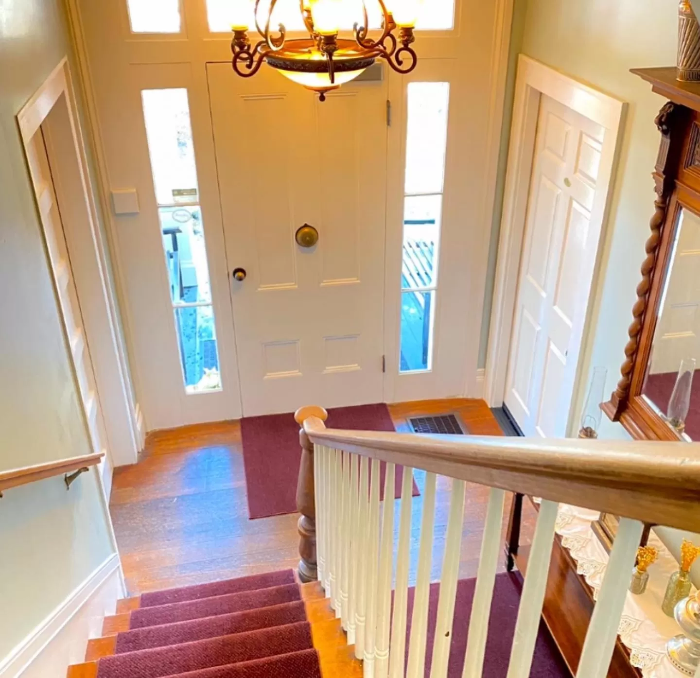 Facade/entrance in McCully House Inn