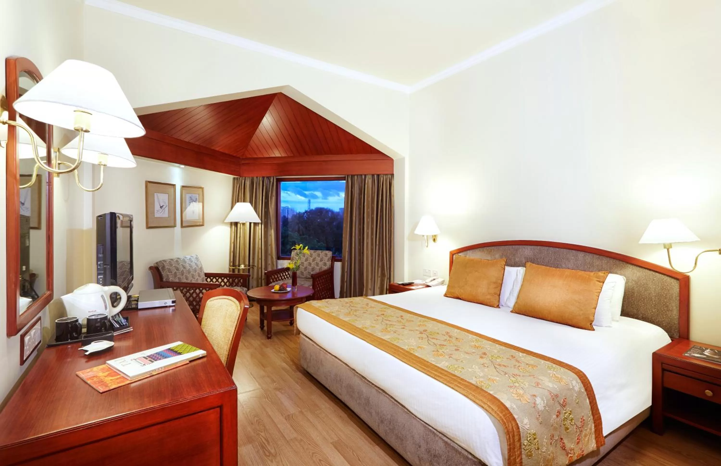 Bedroom, Bed in The Gateway Hotel Beach Road, Calicut