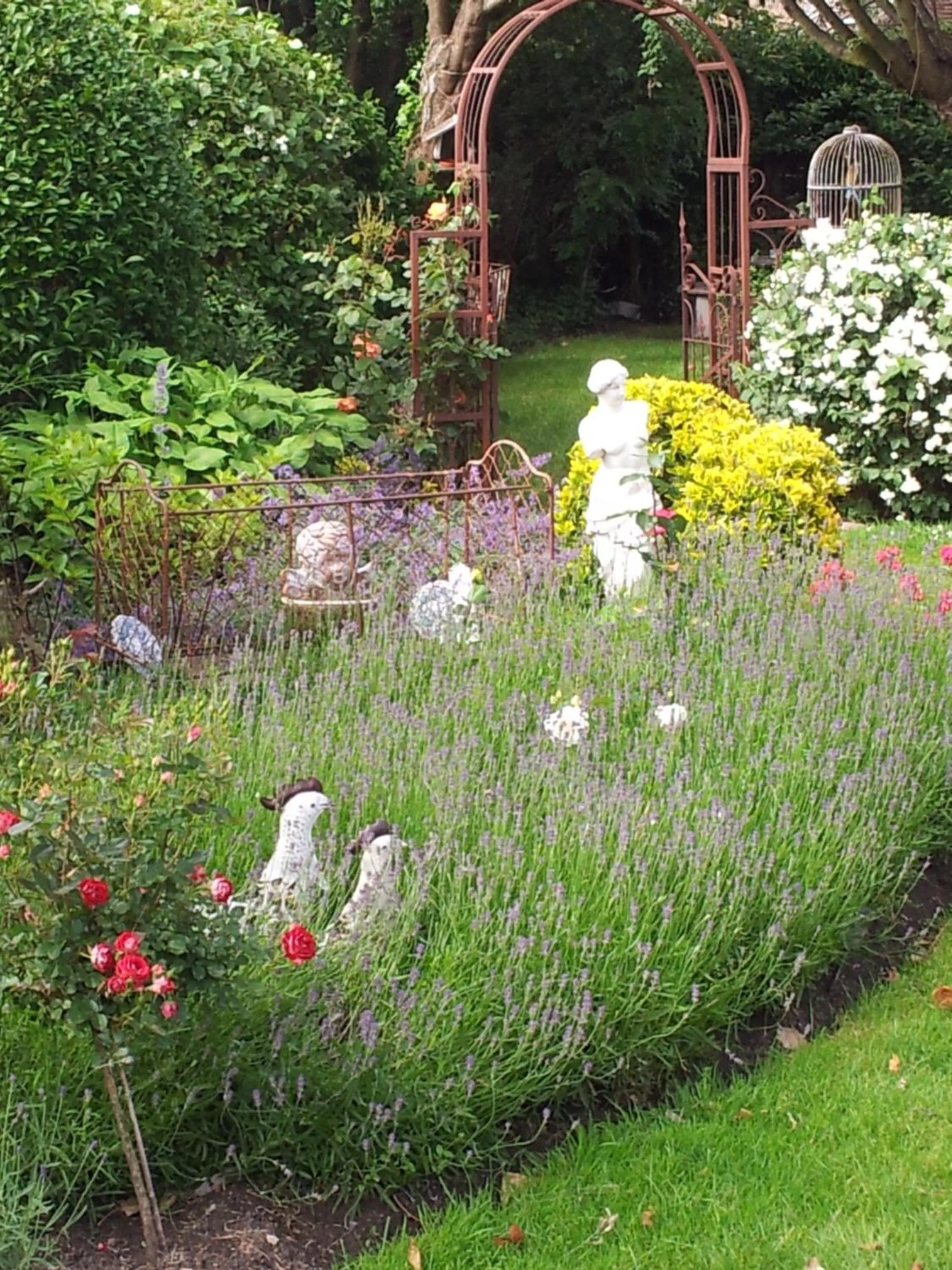 Garden in B&B De Vijf Zuilen