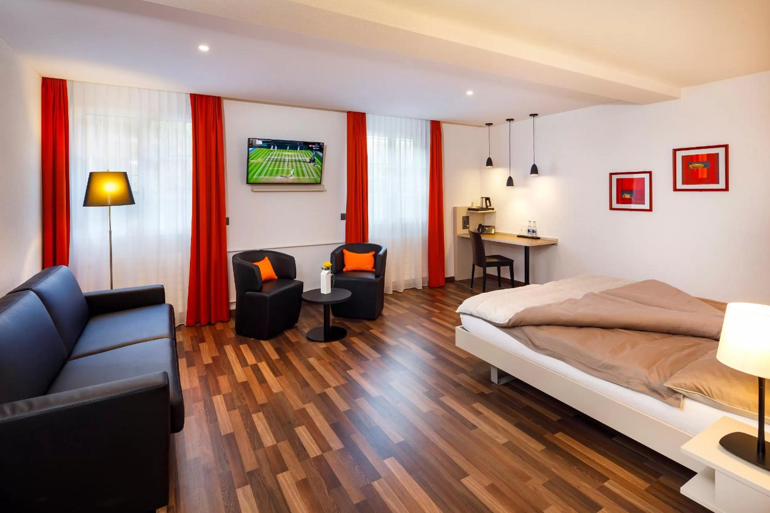 Photo of the whole room, Bed in Hotel Jardin Bern