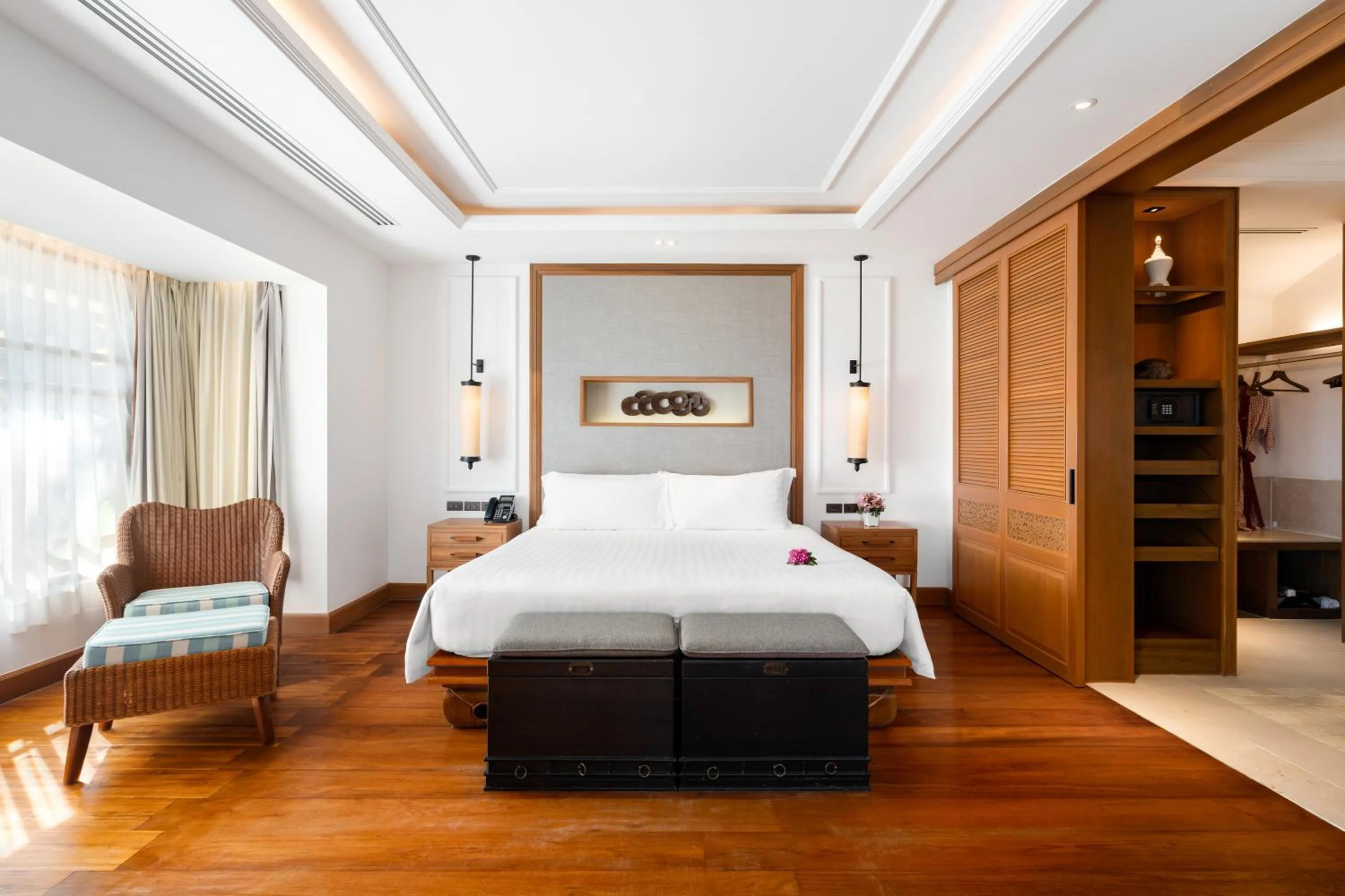 Deluxe Beachfront Villa with Plunge Pool in Santiburi Koh Samui