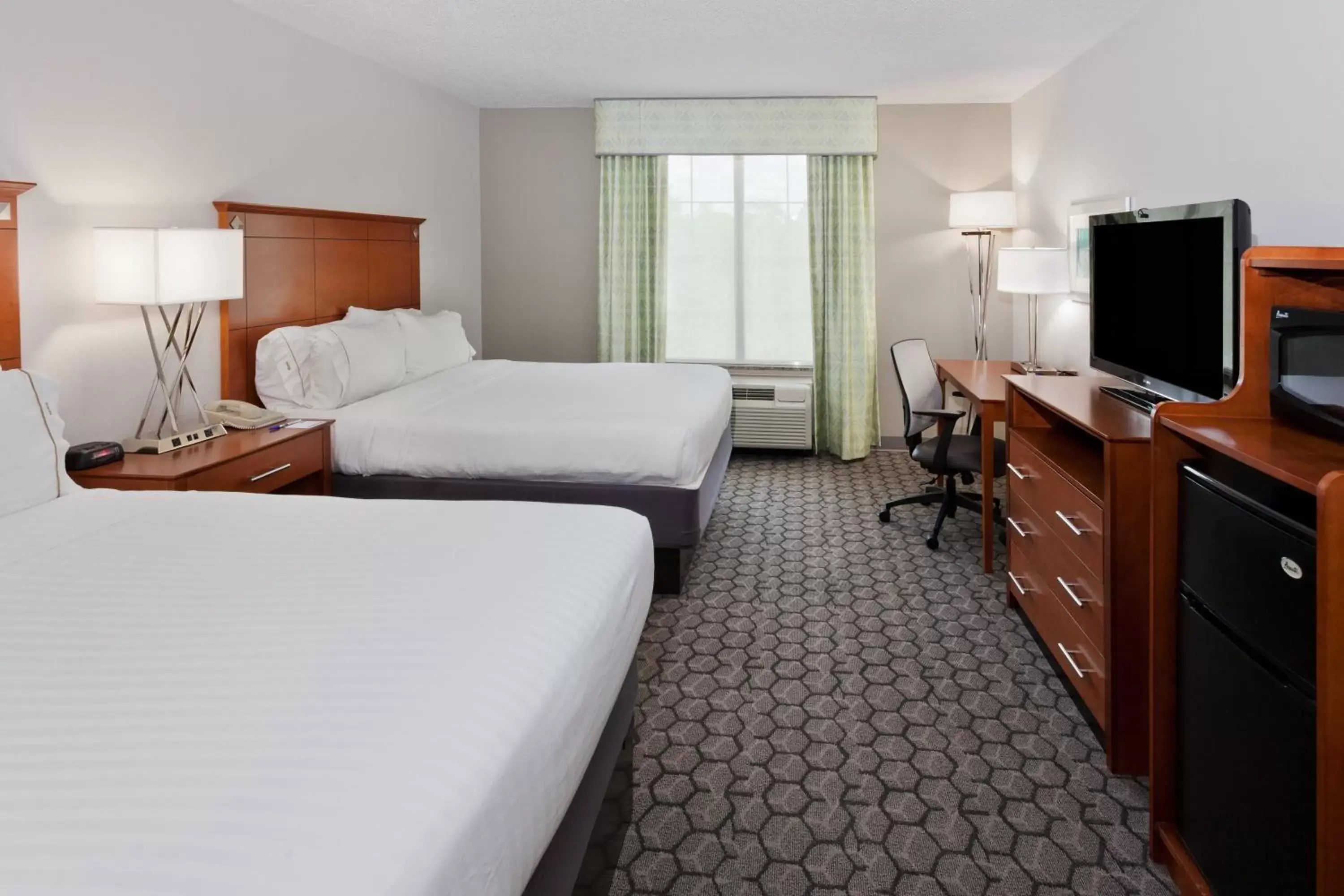 Suite with Mobility Accessible Tub - Non-Smoking in Holiday Inn Express Phenix City-Fort Benning by IHG Suite with Mobility Accessible Tub - Non-Smoking in Holiday Inn Express Phenix City-Fort Benning by IHG