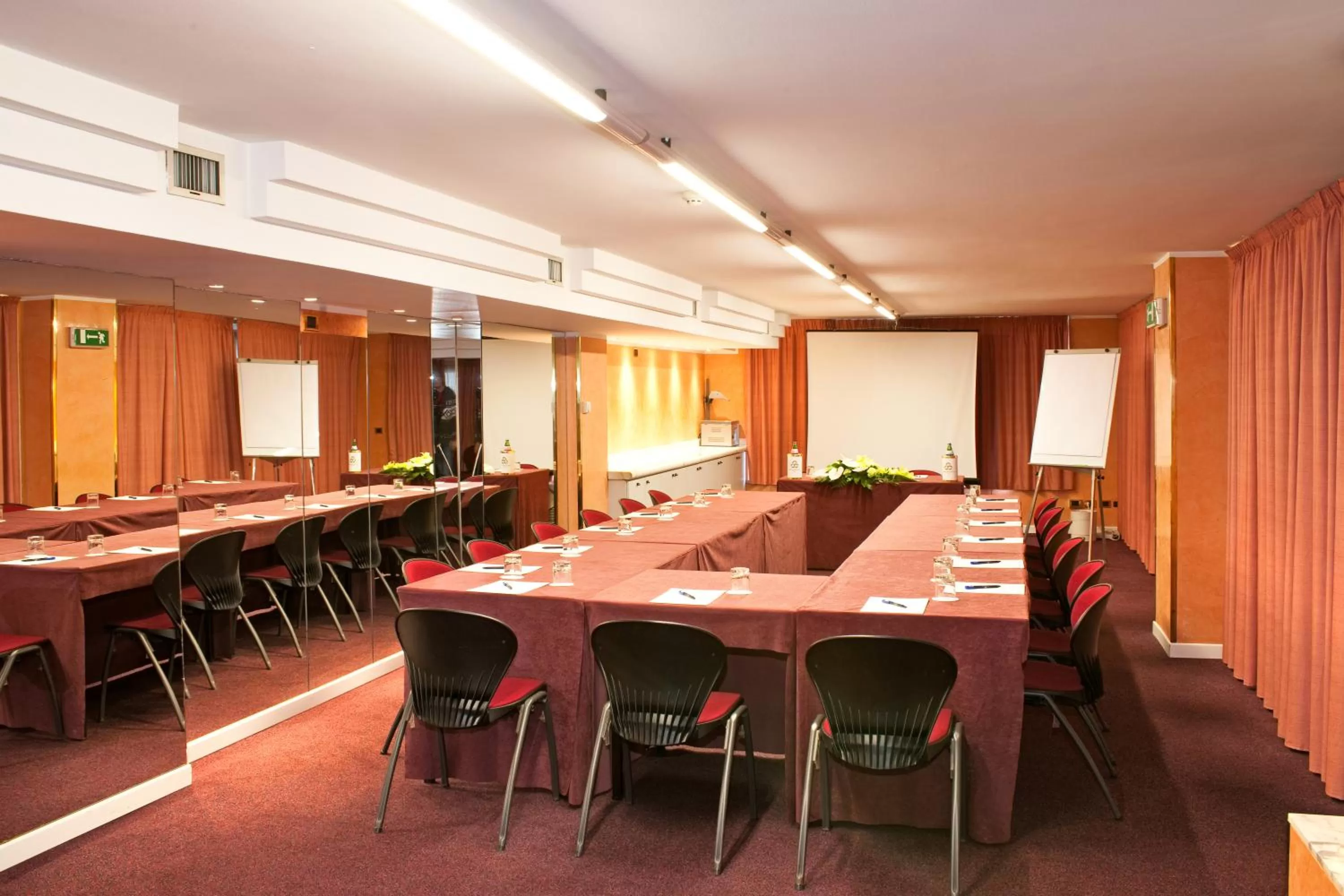 Business facilities in Hotel Giberti & Spa