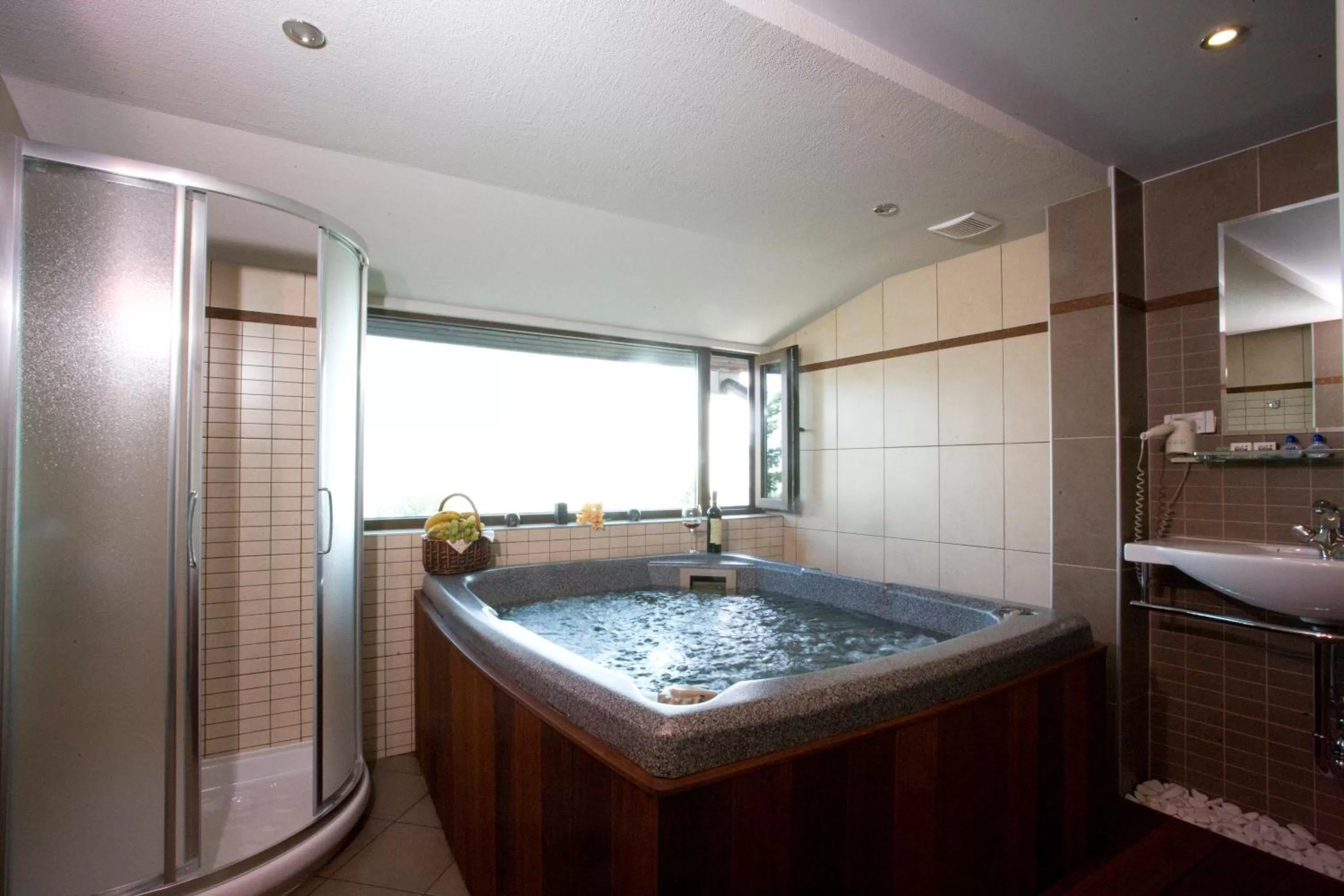 Bathroom in Edi Hotel