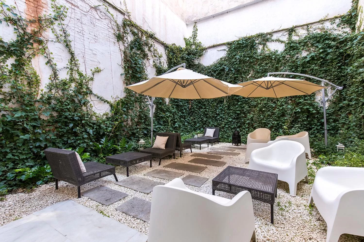 Patio in tuGuest Elvira Suites