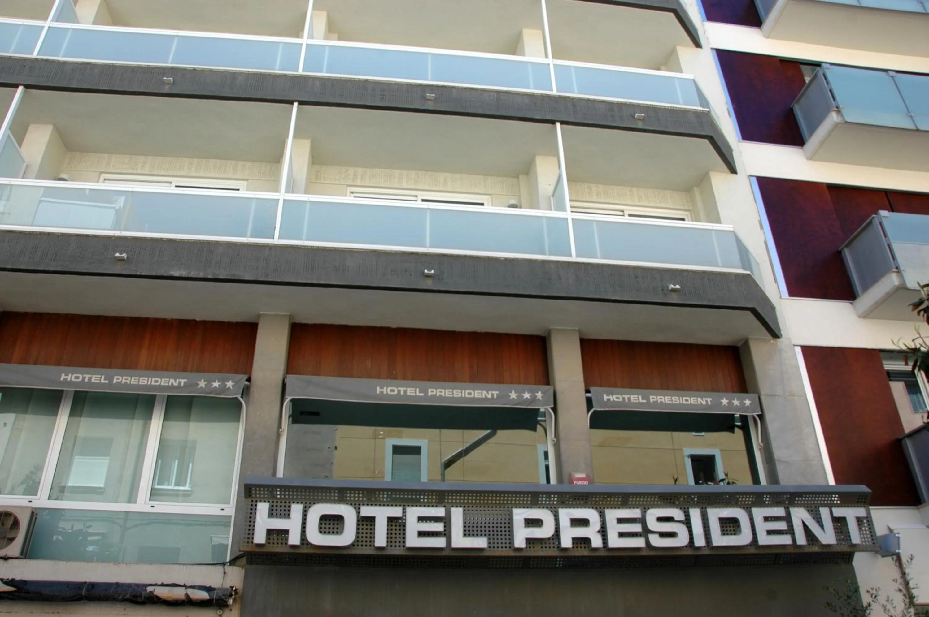 Facade/entrance in Hotel President