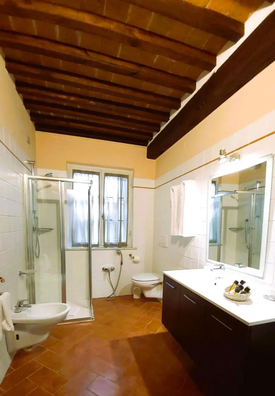 Shower in Cortona Resort & Spa